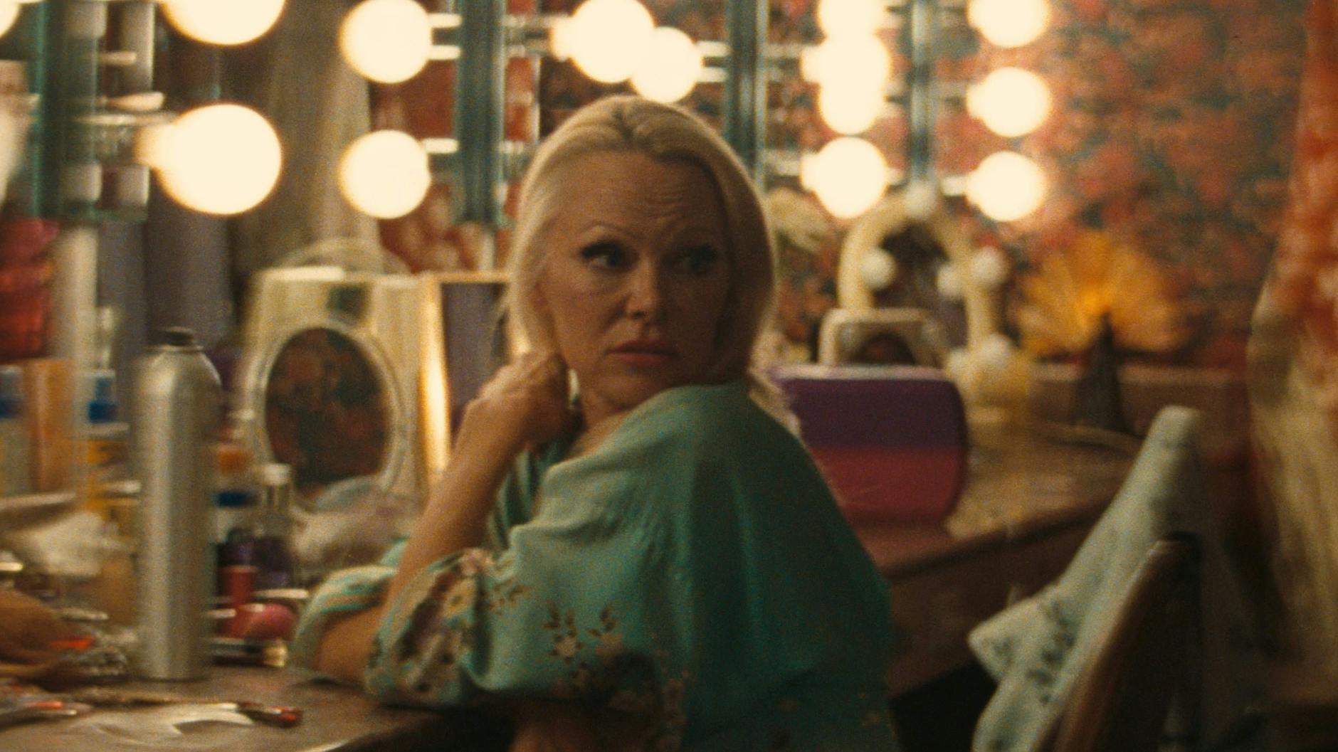 Pamela Anderson in ihrer Rolle als in die Jahre gekommene Las-Vegas-Tänzerin Shelley in „The Last Showgirl“