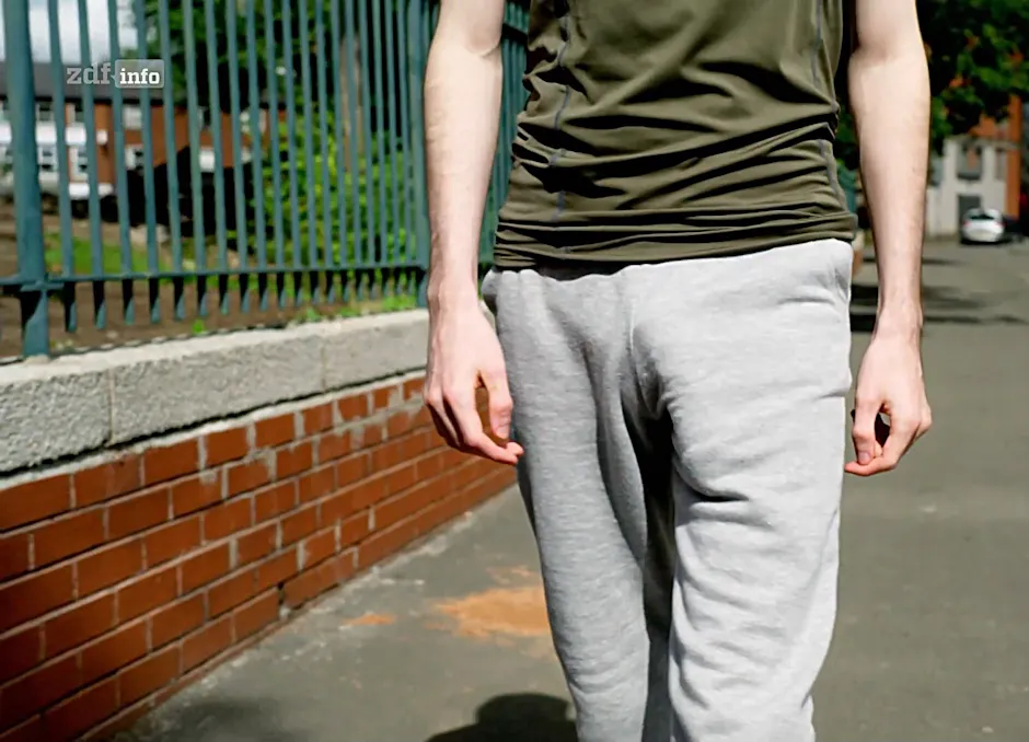 Joe 22 Packt Aus So Hart Ist Das Leben Mit Einem Riesen Penis joe-22-packt-aus-so-hart-ist-das-leben-mit-einem-riesen-penis