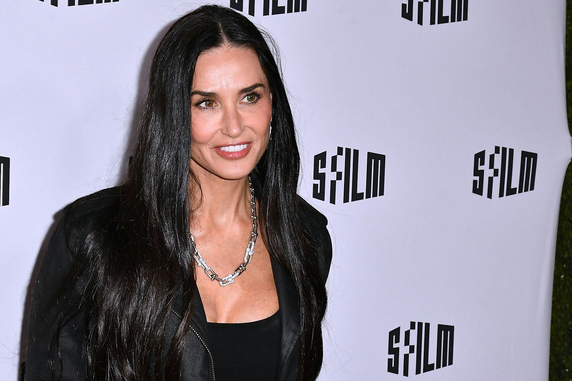 Demi Moore sieht man ihre 62 Jahre überhaupt nicht an.