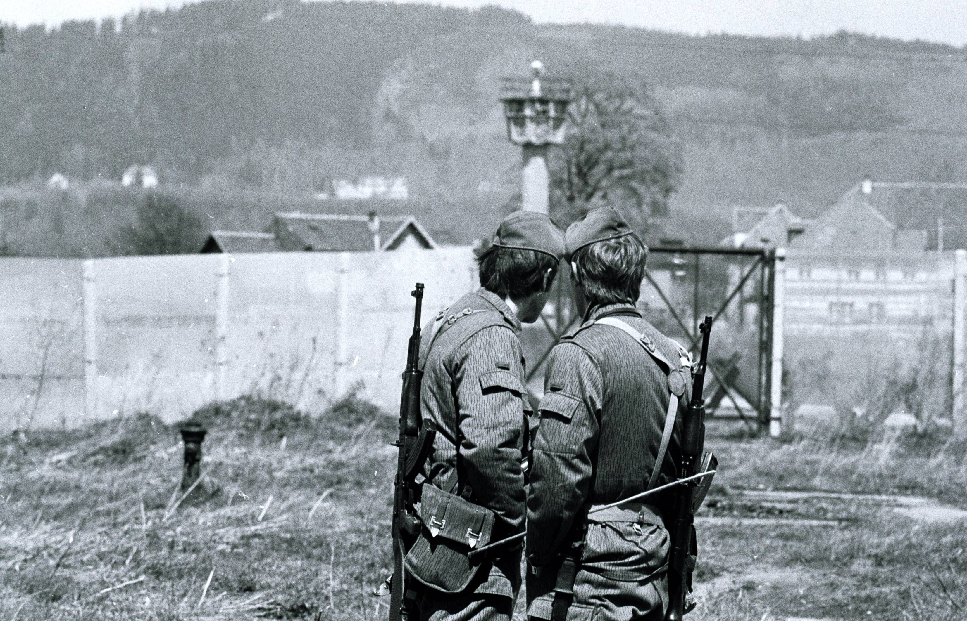 Historikerstreit, Teil 7: Wie bitte? Die DDR soll weder Demokratie noch Diktatur gewesen sein