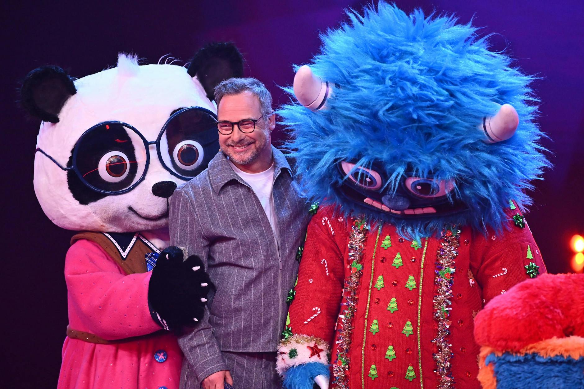 Der Panda und Plüsch-Monster Willy W. wurden bei „Masked Singer“ noch nicht enttarnt. Welche Stars stecken wohl in den Kostümen? Das weiß unter anderem Moderator Matthias Opdenhövel.