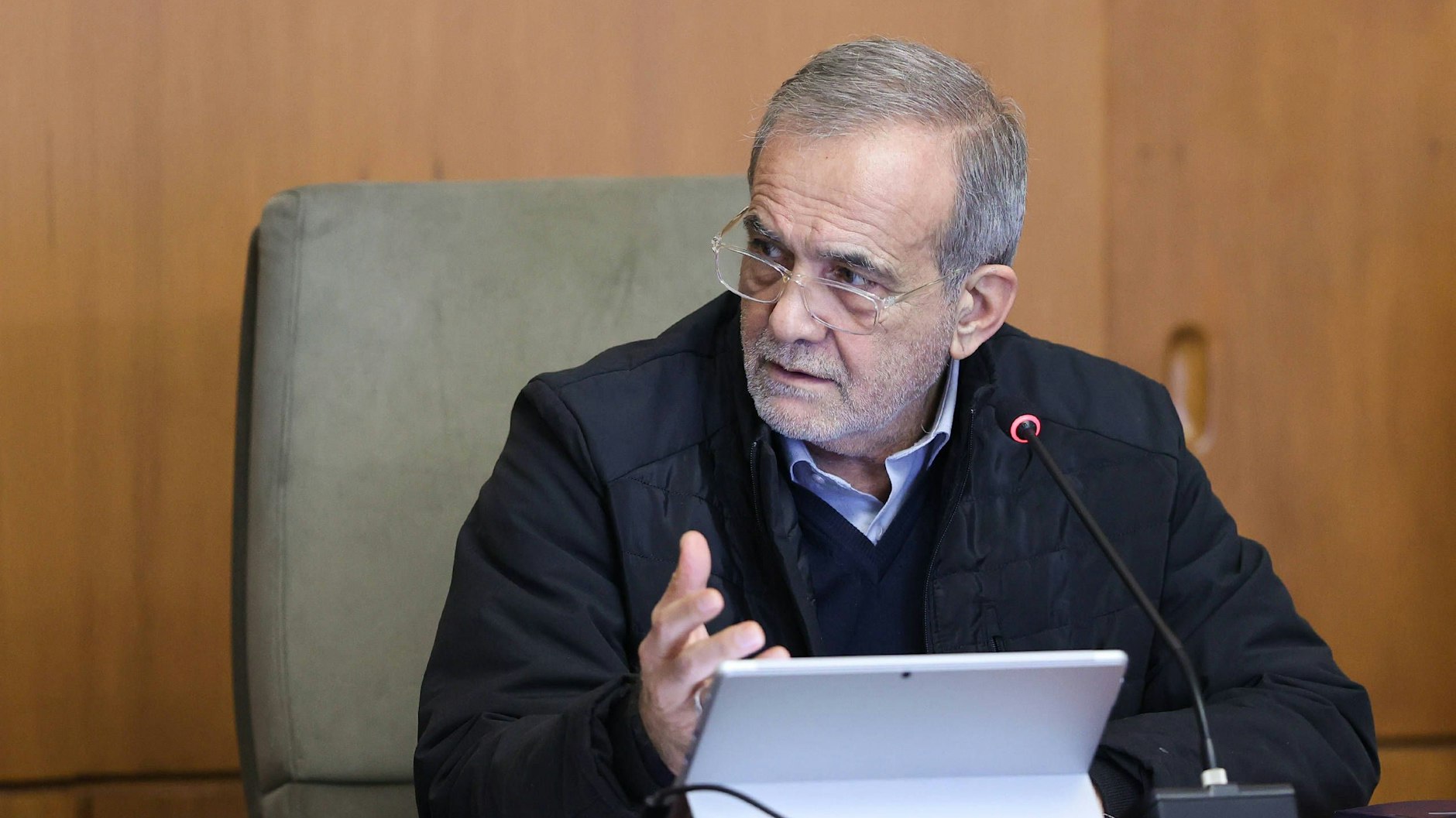 Irans Präsident Massud Pesetschkian könnte vom Assad-Sturz in Syrien sogar indirekt profitieren.