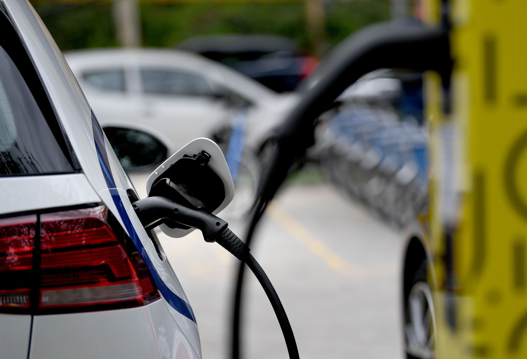 E-Autos bei Gesamtkosten oftmals noch teurer als Verbrenner