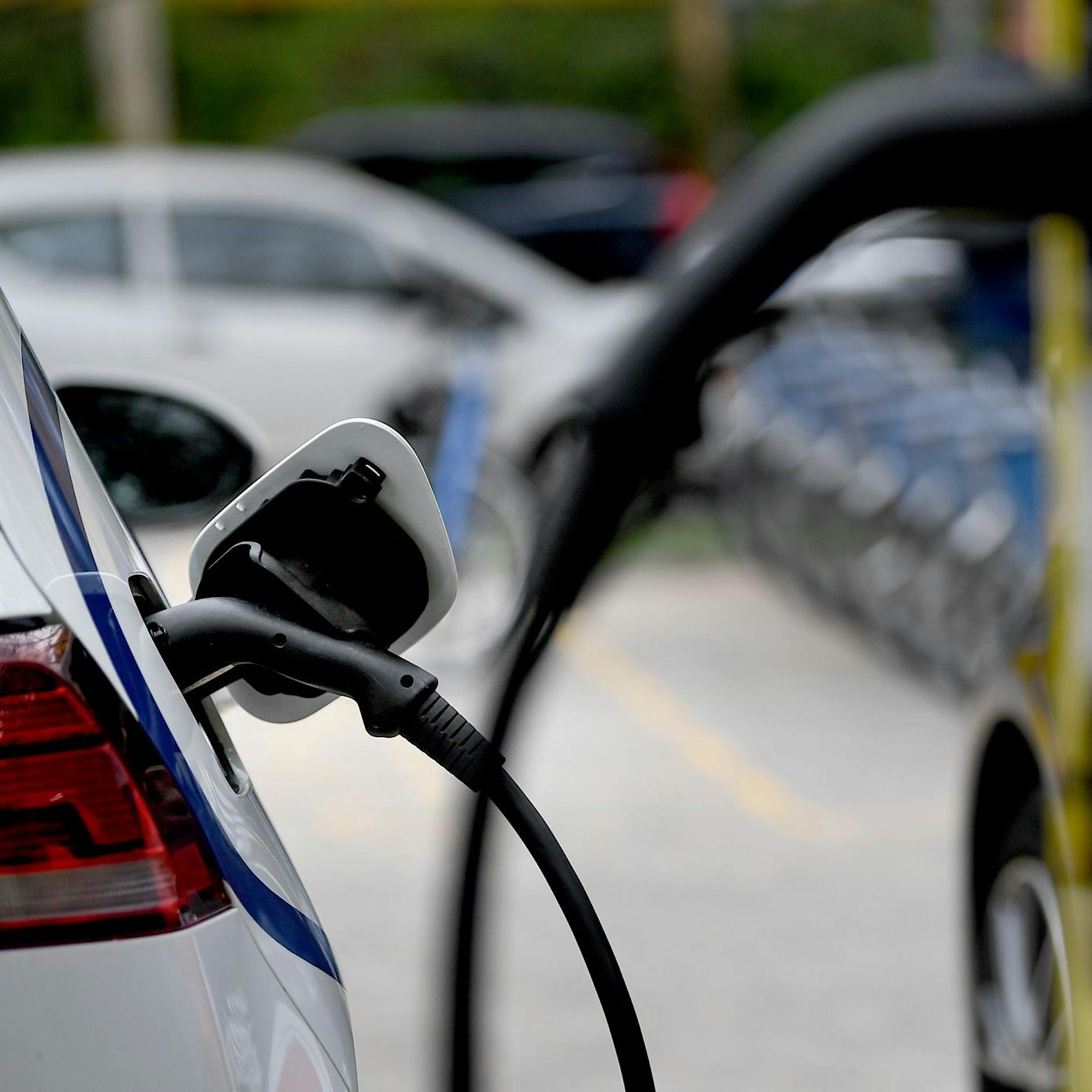 E-Autos bei Gesamtkosten oftmals noch teurer als Verbrenner