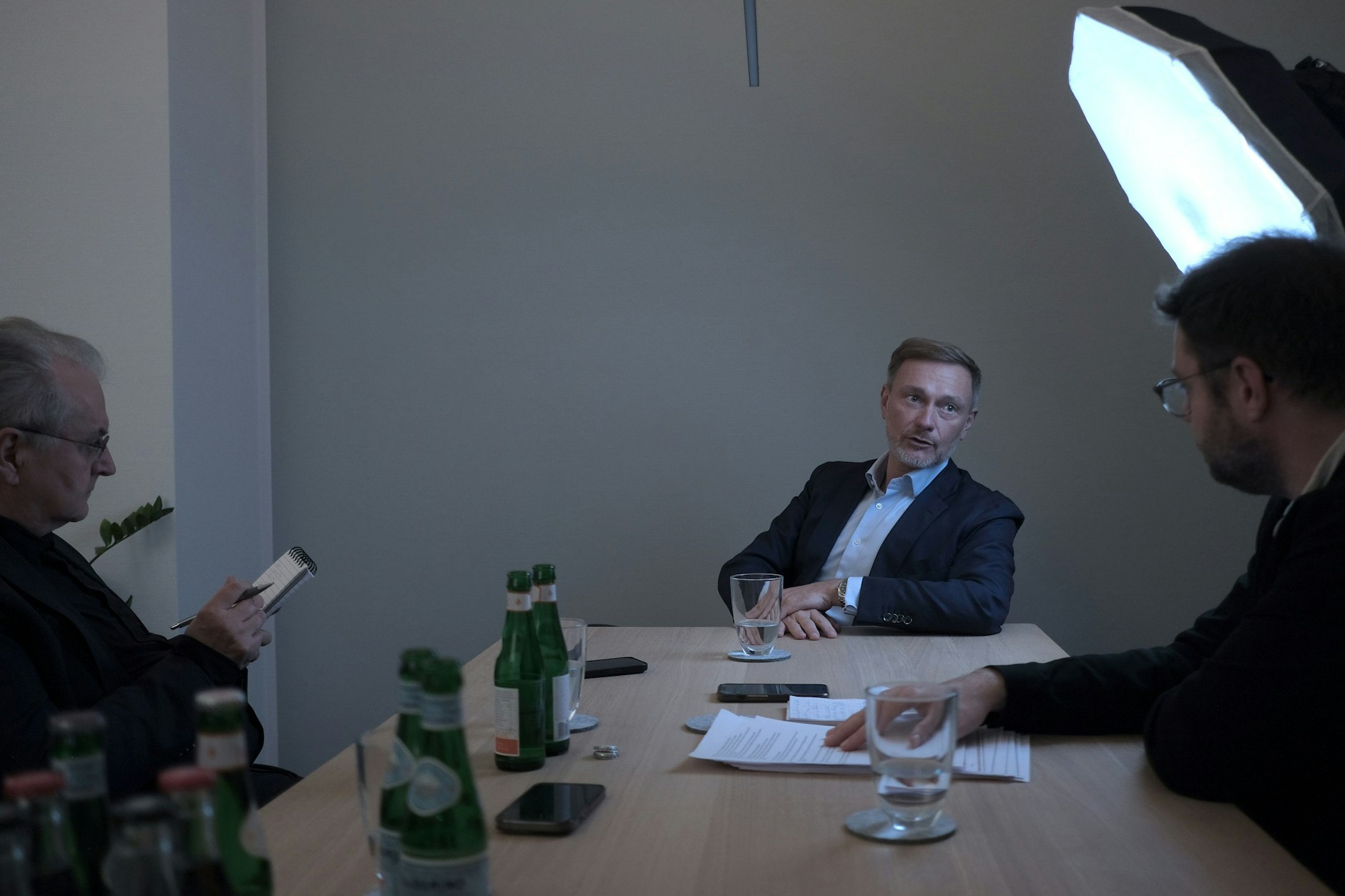 Christian Lindner, Bundesvorsitzender der FDP, während des Interviews mit der Berliner Zeitung in Berlin.