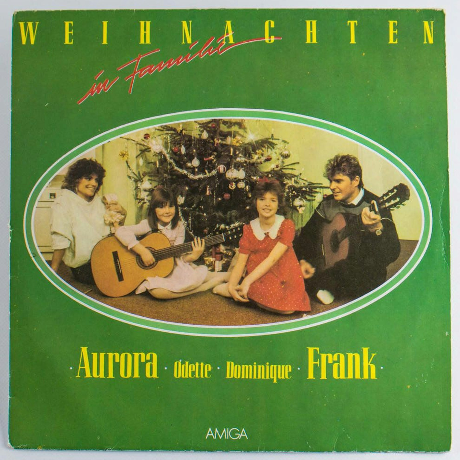 Hier ist sie nun: „Weihnachten in Familie“ mit Frank Schöbel, Aurora Lacasa und den Töchtern Odette und Dominique wurde zur erfolgreichsten Schallplatte der DDR.