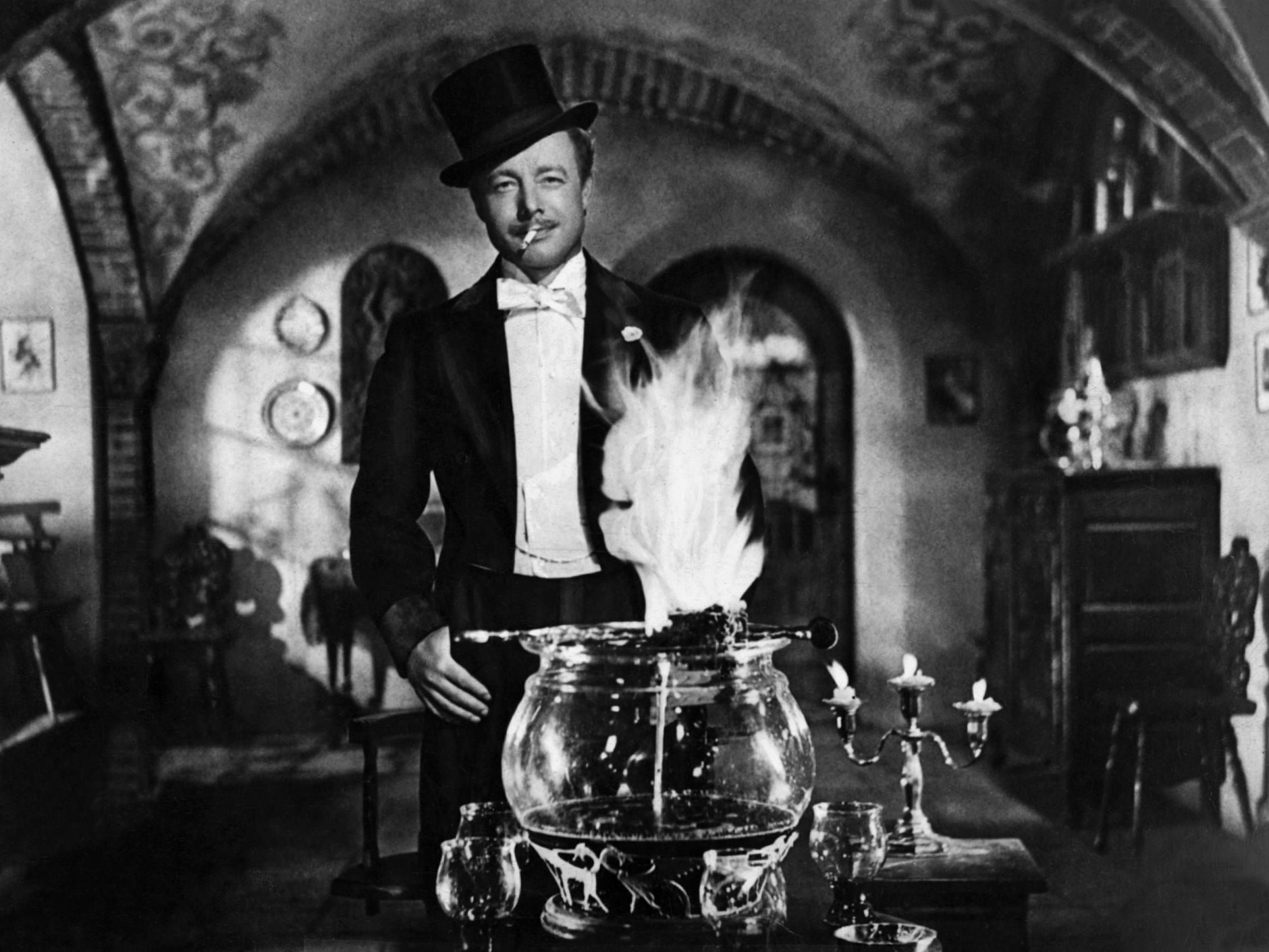 Der Film „Die Feuerzangenbowle“ von und mit Heinz Rühmann ist noch heute Kult.