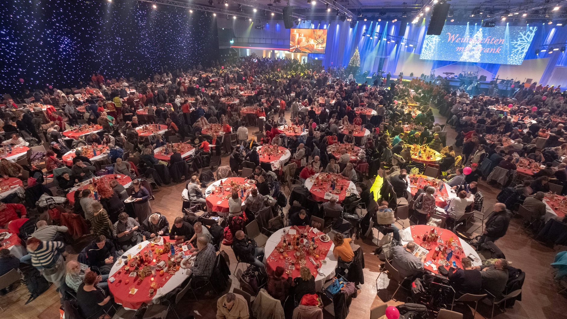 Auch dieses Jahr sind 2500 Menschen zum großen Gänseessen von Frank Zander im Hotel Estrel eingeladen.
