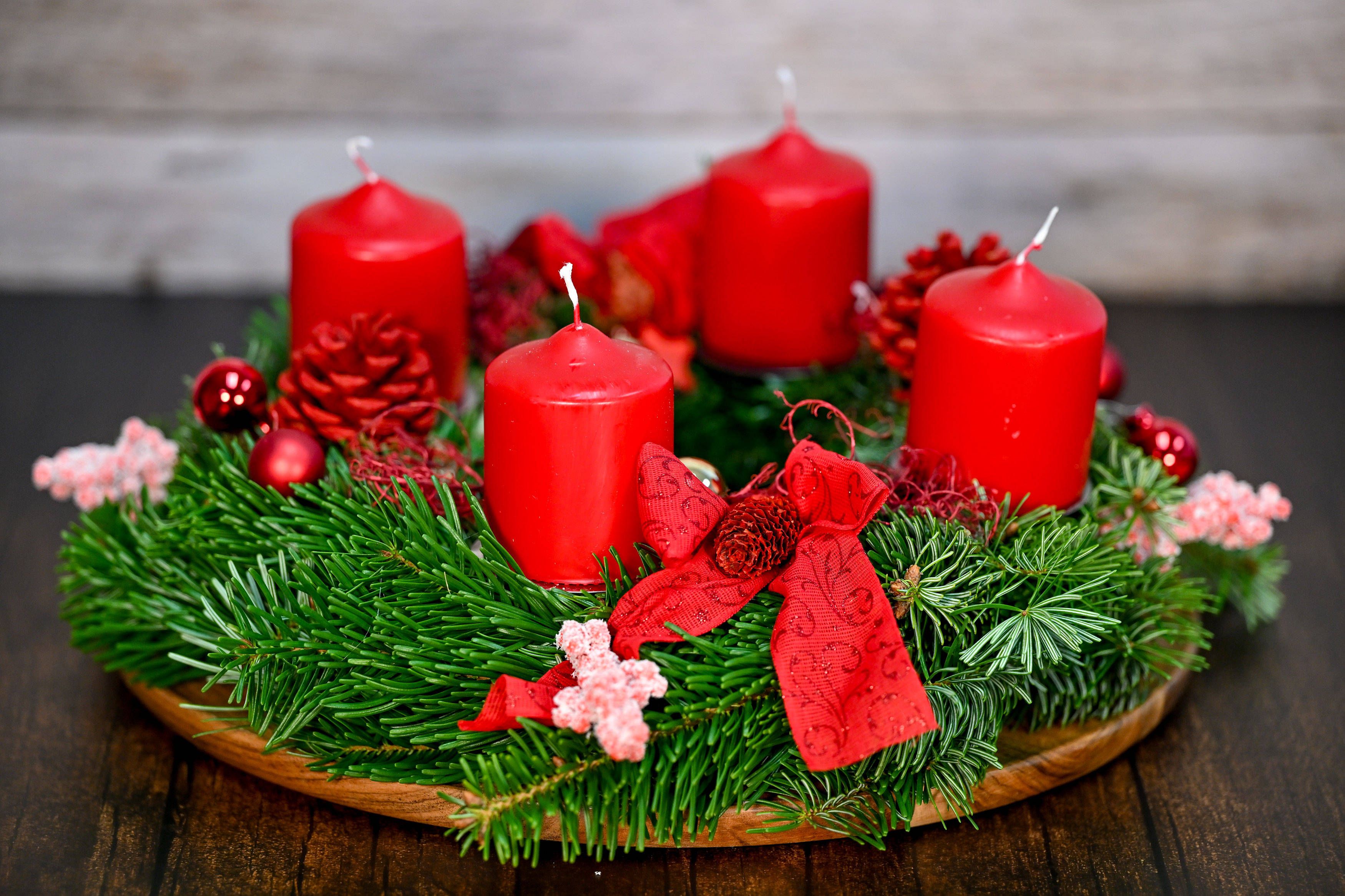 Mit diesen Tricks bleibt der Adventskranz viel länger frisch