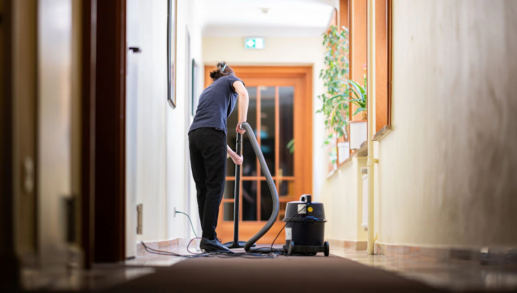 Der Milliarden-Beschiss mit den Putzhilfen in Deutschland