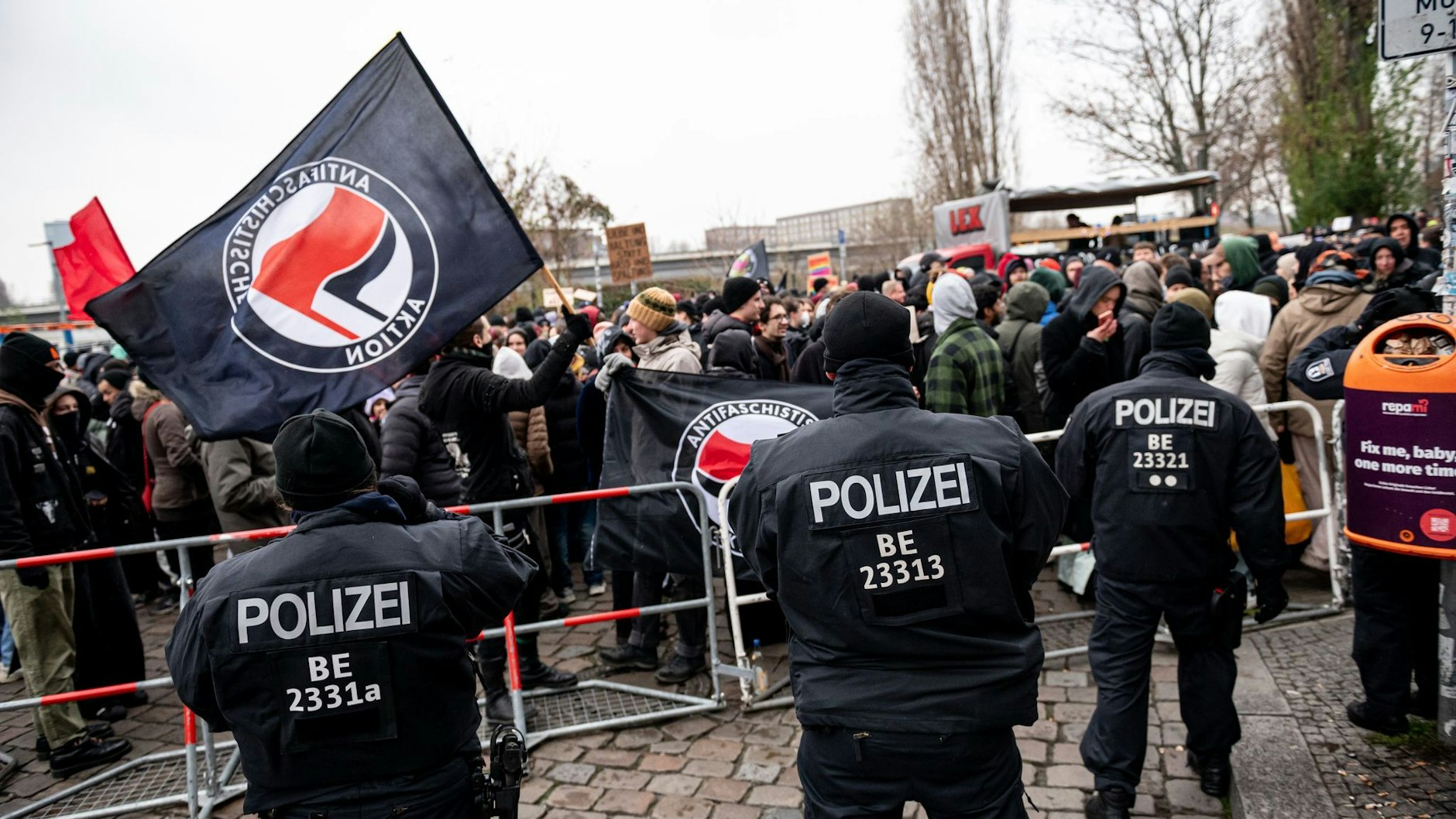 Die Gegendemo gegen den rechten Aufmarsch war zahlenmäßig weit größer.