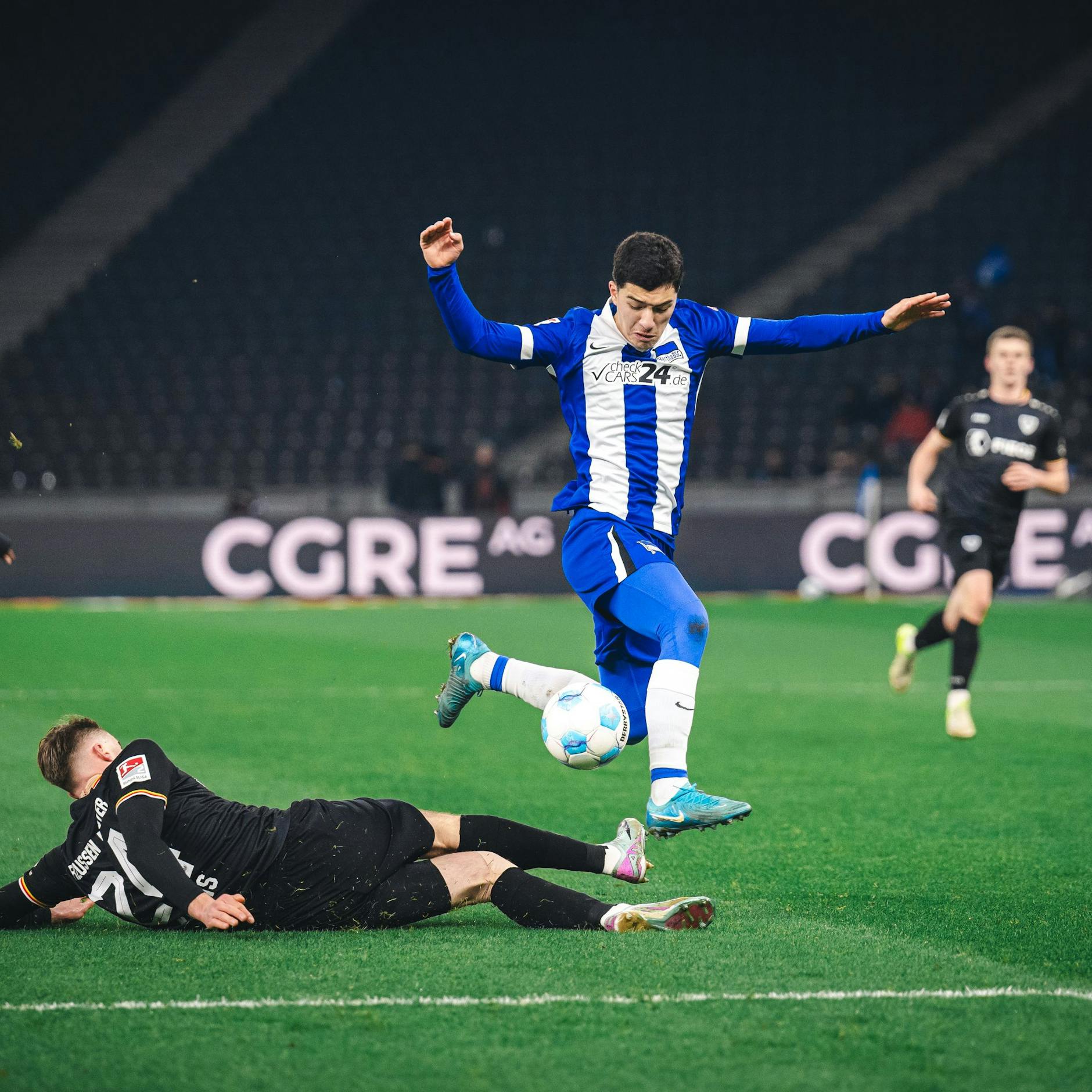 Superjuwel lieferte eine Halbzeit eine gute Leistung ab, danach war er verletzt und Hertha brach auseinander.