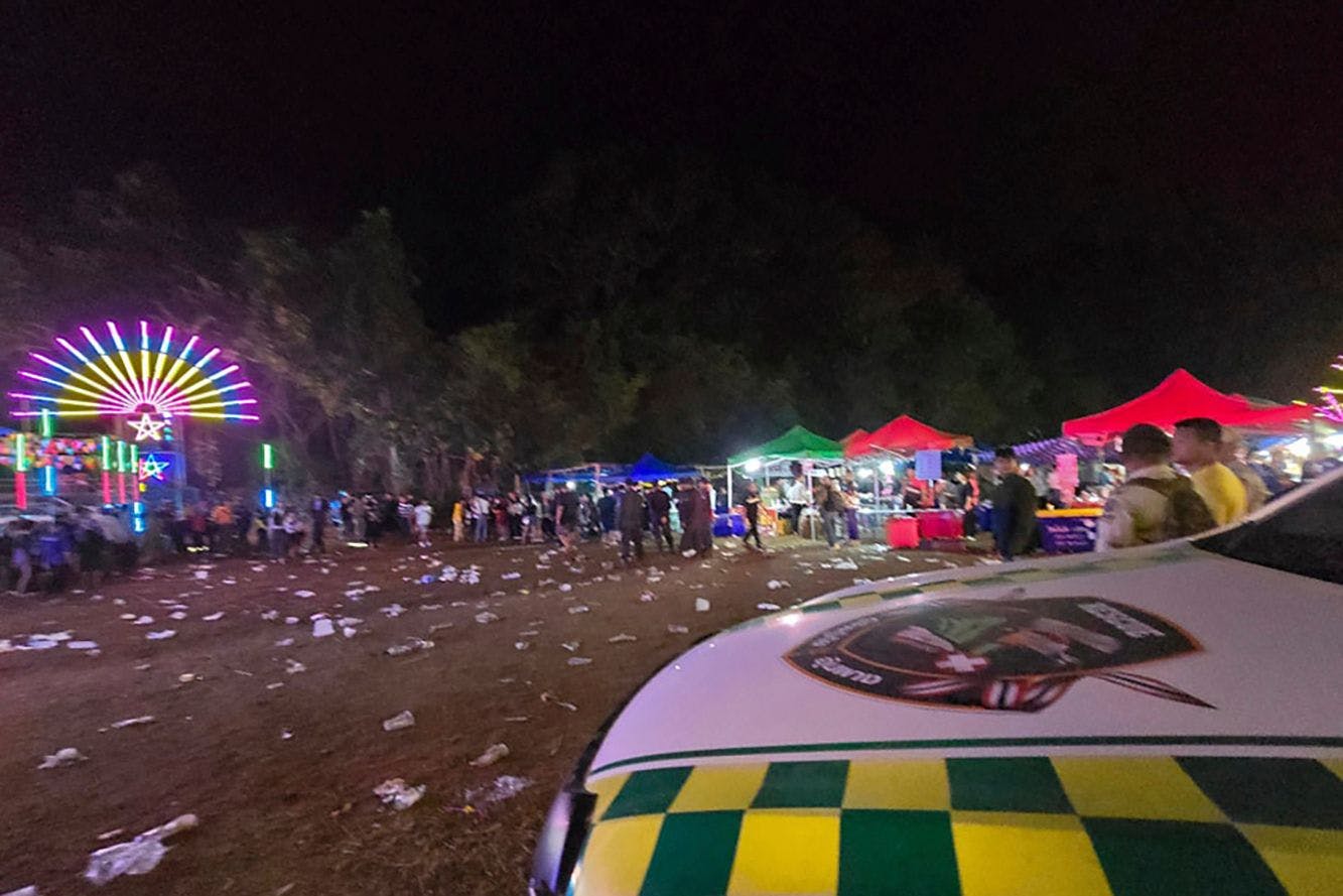 Dieses von Umphang Rescue zur Verfügung gestellte Foto zeigt die Stelle, an der ein Sprengsatz während des Festes in Umphang explodiert ist.