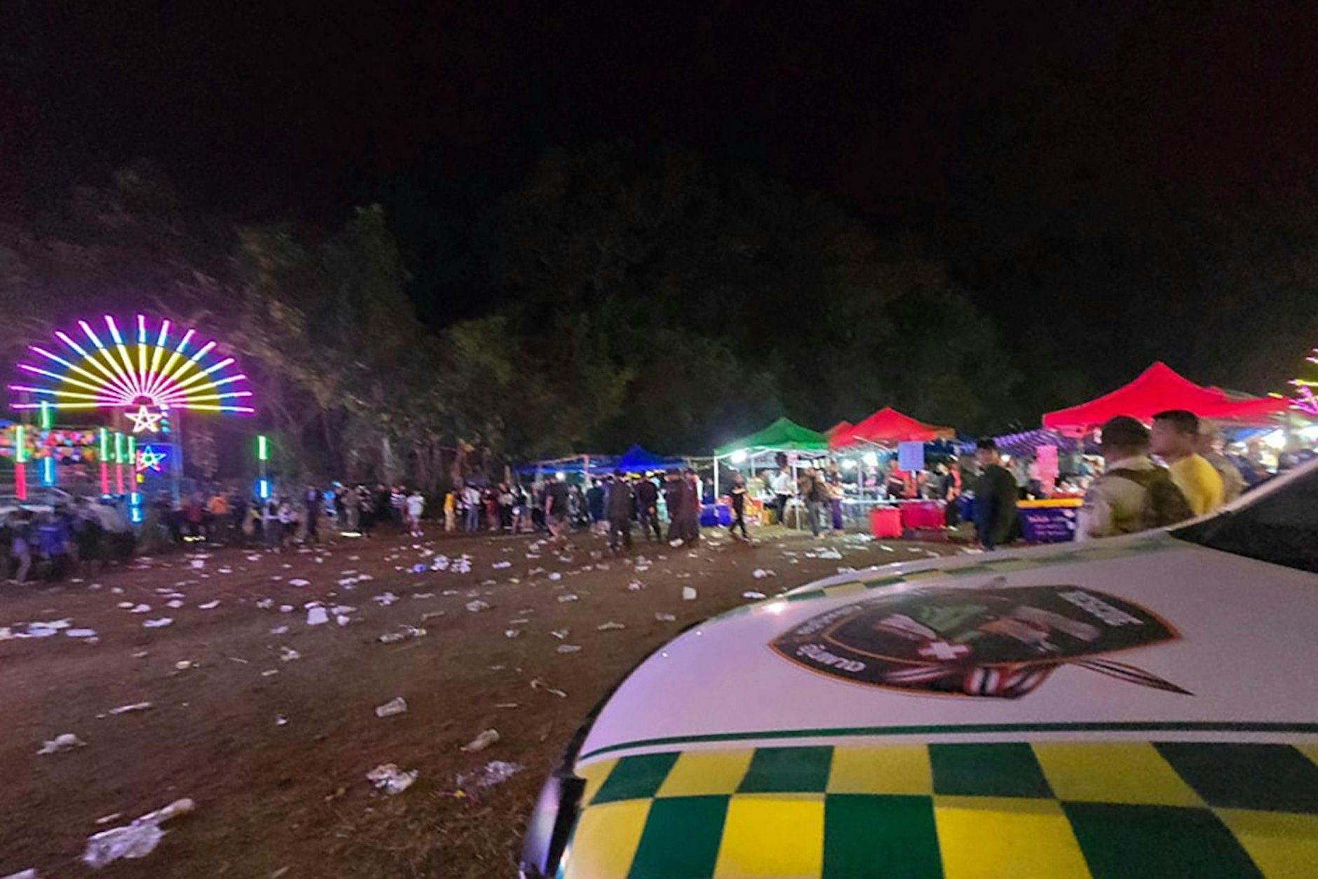Dieses von Umphang Rescue zur Verfügung gestellte Foto zeigt die Stelle, an der ein Sprengsatz während des Festes in Umphang explodiert ist. 