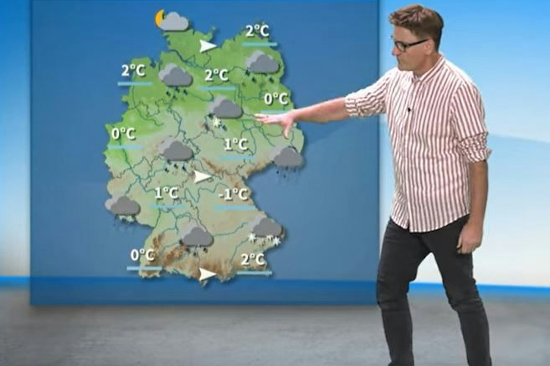 Meteorologe Dominik Jung zeigt, wo Schnee und Glätte möglich sind. 