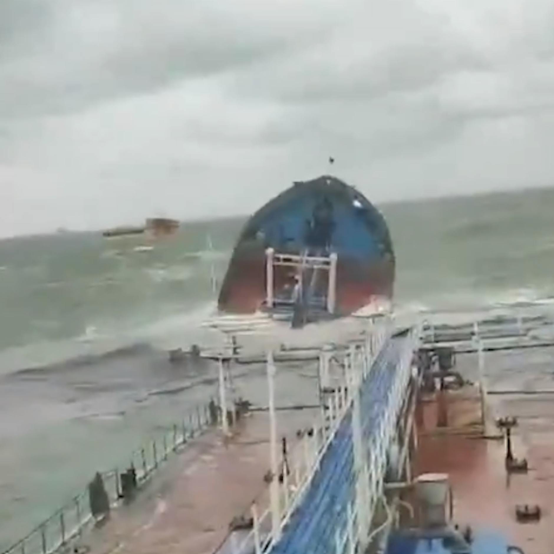 Umweltkatastrophe droht: Zwei russische Öltanker vor Krim in Seenot