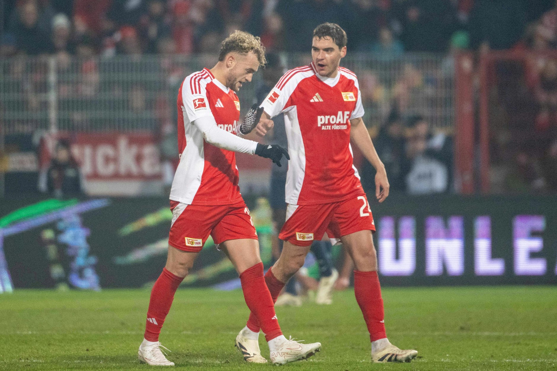 Die Stimmung könnte besser sein: Benedict Hollerbach (l.) und Robert Skov