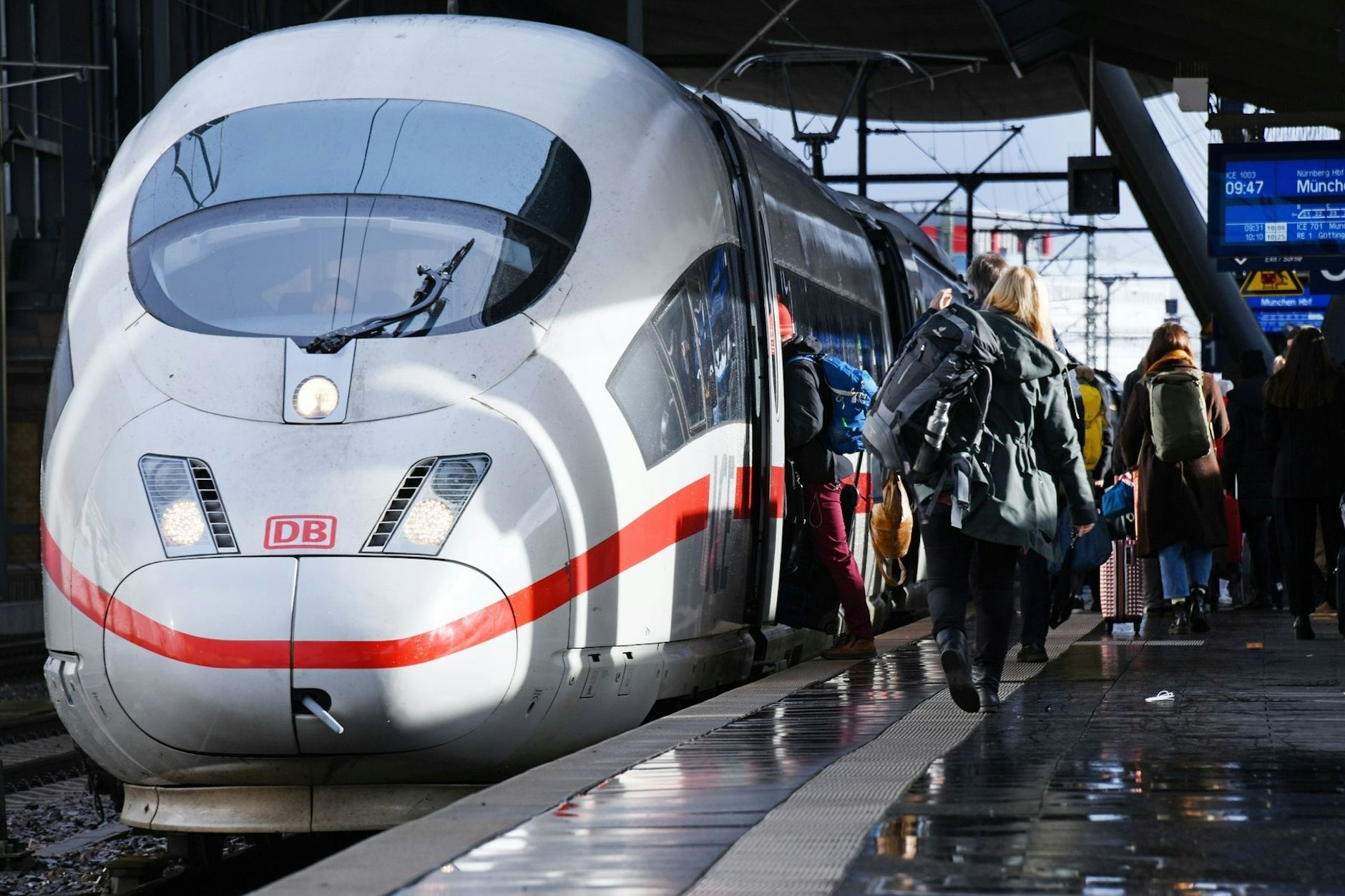 Mit dem neuen Fahrplan sind mehr ICE-Sprinter für Schnellverbindungen auf der Schiene.