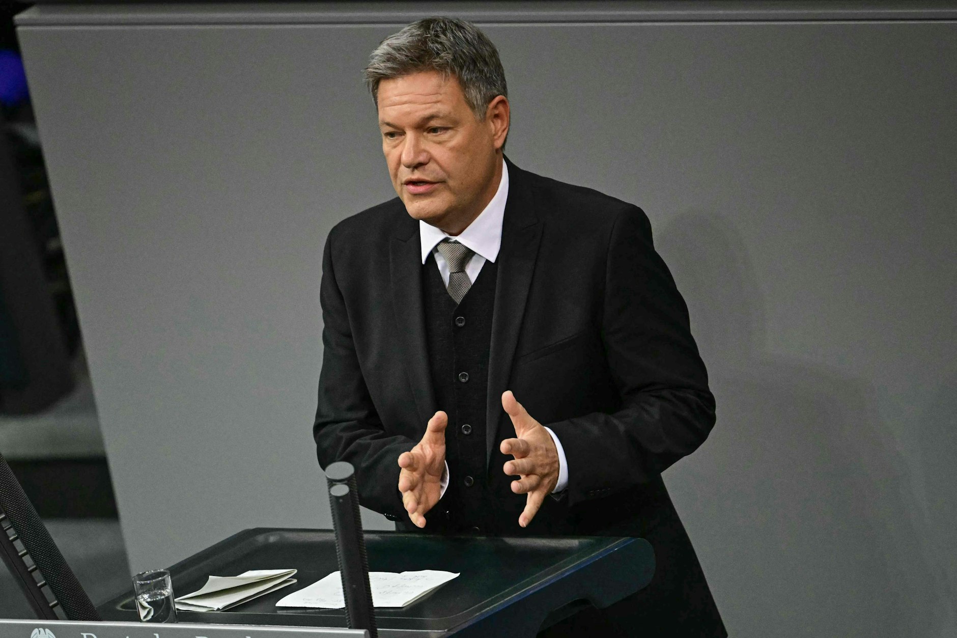 Der grüne Wirtschaftsminister Robert Habeck forderte von allem mehr Kompromisse.