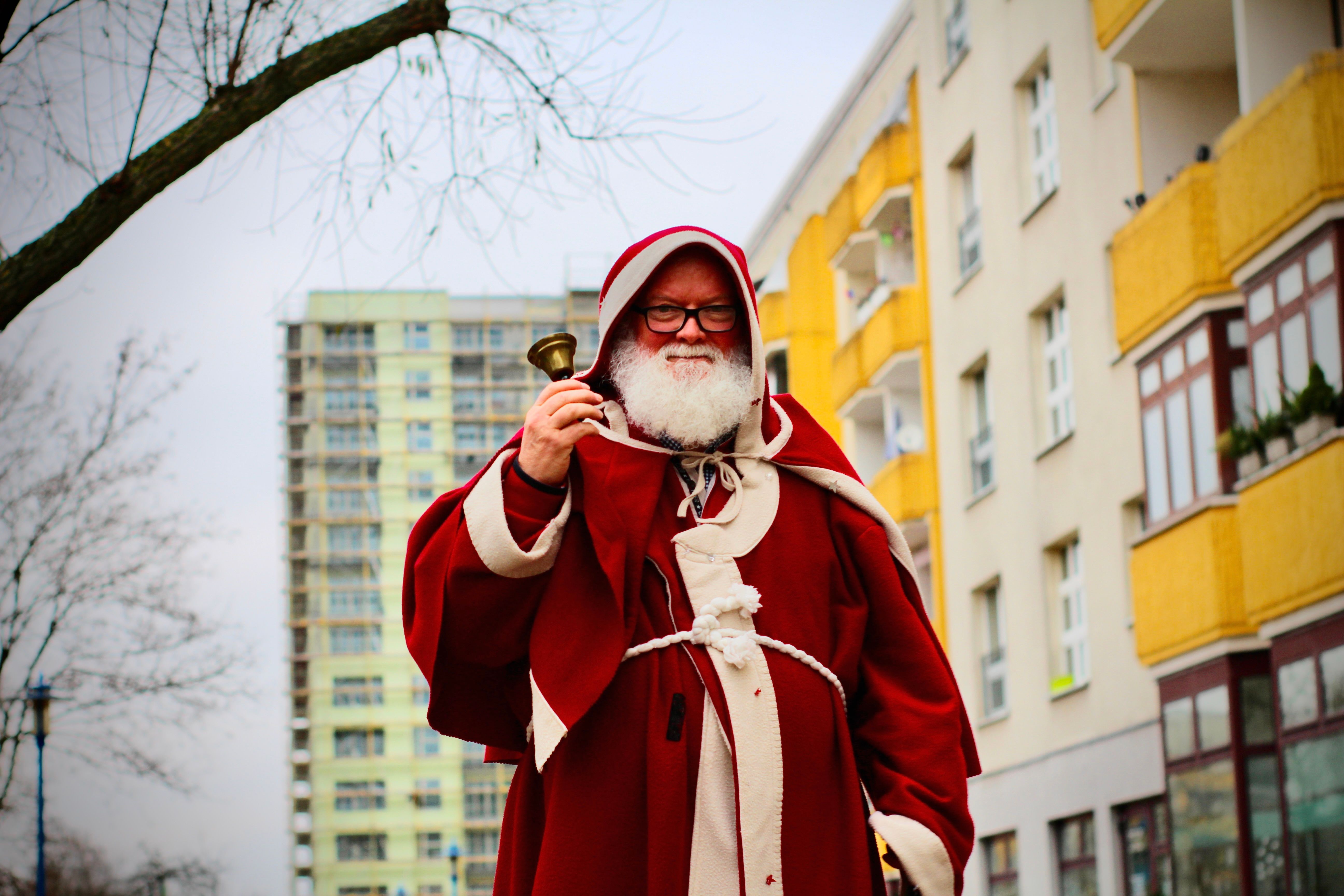 Er lebt in Hellersdorf: Was macht der Weihnachtsmann eigentlich im Sommer?