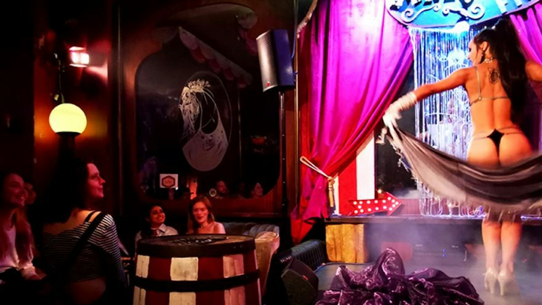 Die Burlesque-Bar „Zum starken August“ ist eine Institution in Berlin und wird trotzdem schließen. 