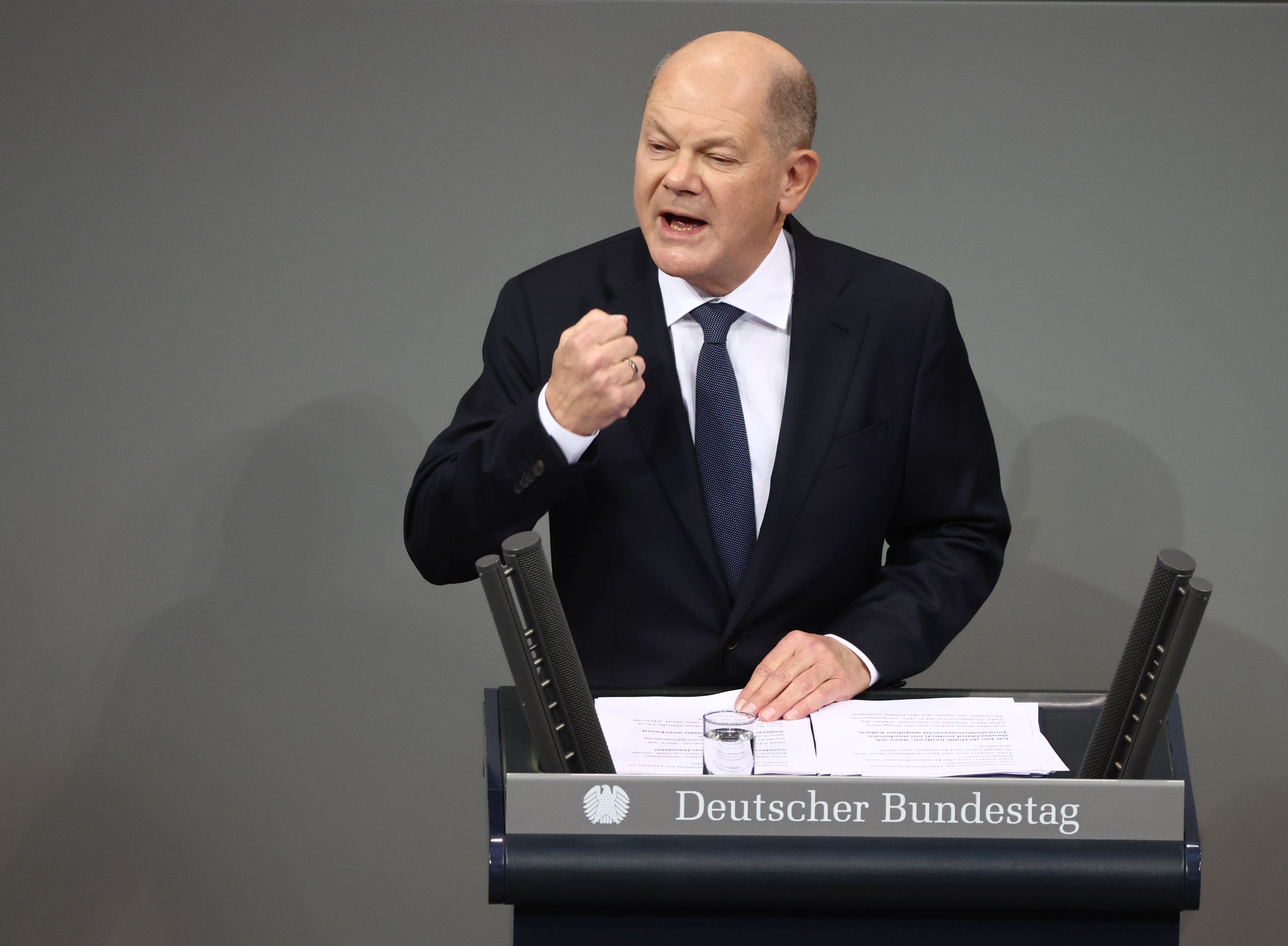 Image - Nach Pöbel-Debatte im Bundestag: Olaf Scholz Vertrauen entzogen