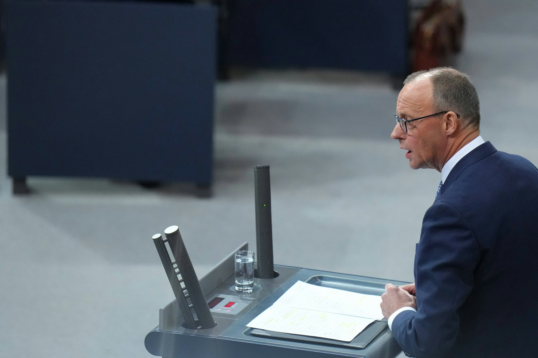 Friedrich Merz attackierte vor allem Olaf Scholz und die Grünen stark. Der FDP gegenüber ließ er hingegen Milde walten.