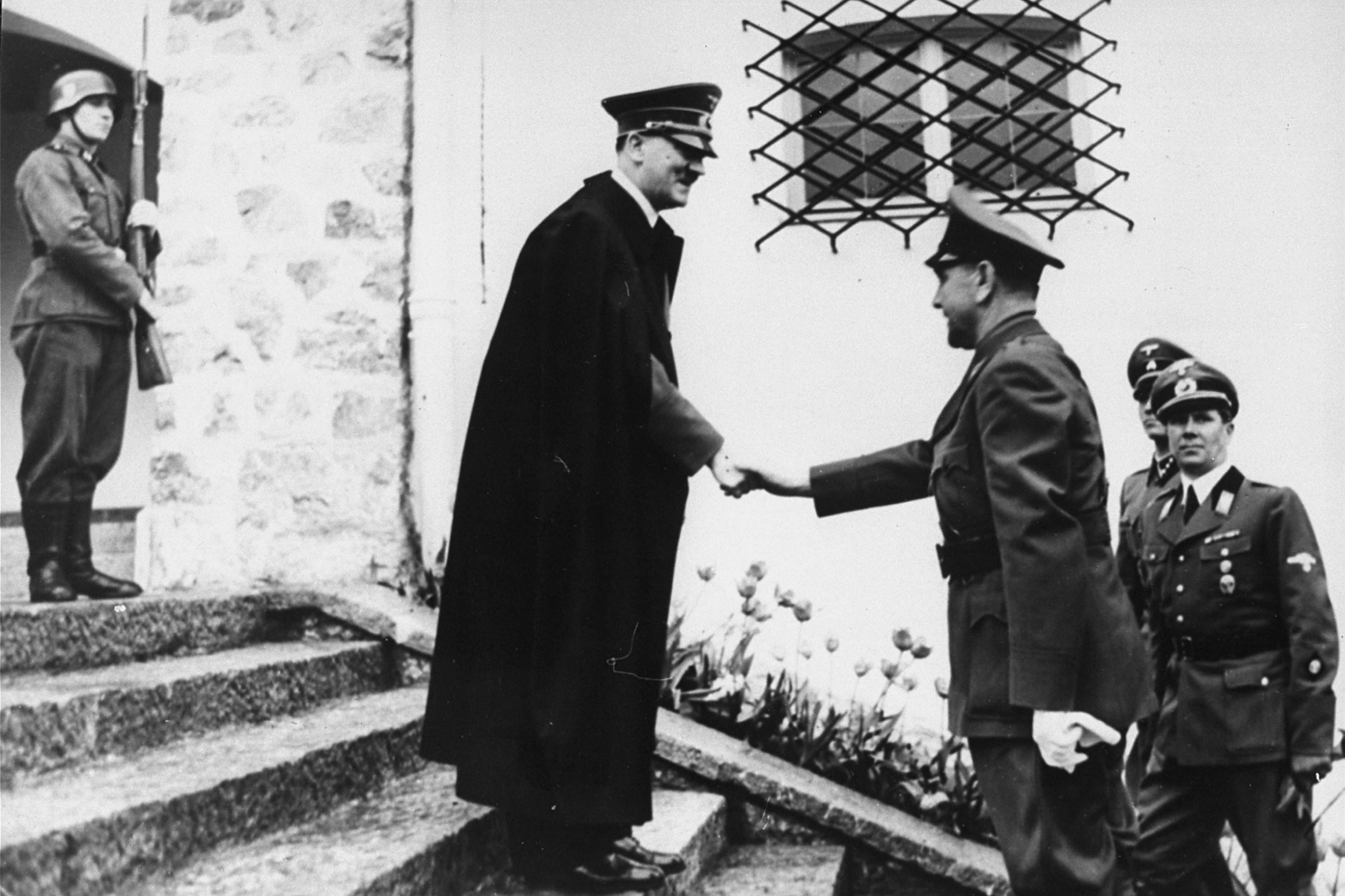 Hitler mit Ante Pavelić, faschistischer&nbsp;Diktator&nbsp;des&nbsp;Unabhängigen Staates Kroatien, im Jahr 1941