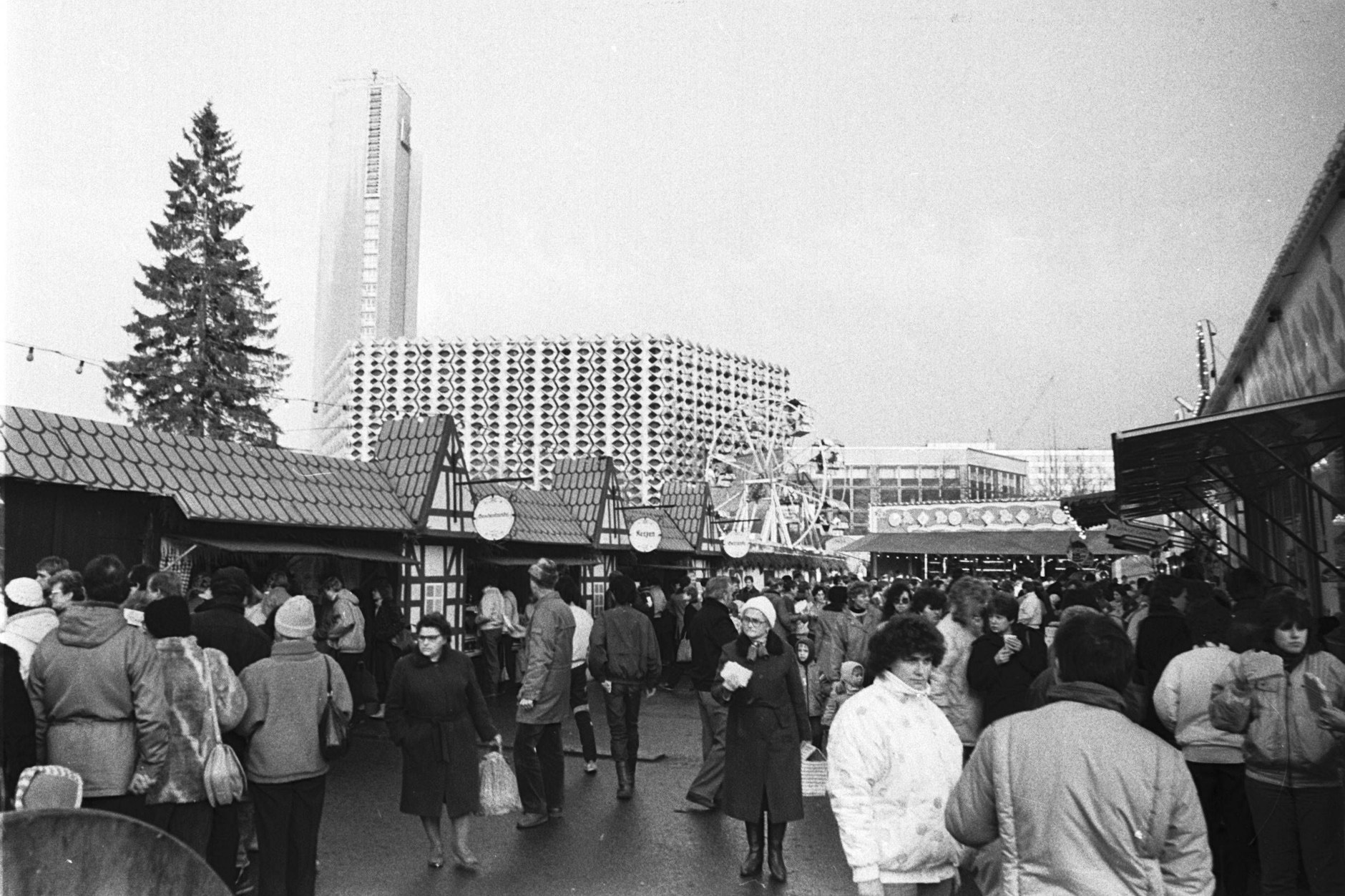 Weihnachtsmarkt in Karl-Marx-Stadt in den 80er-Jahren.