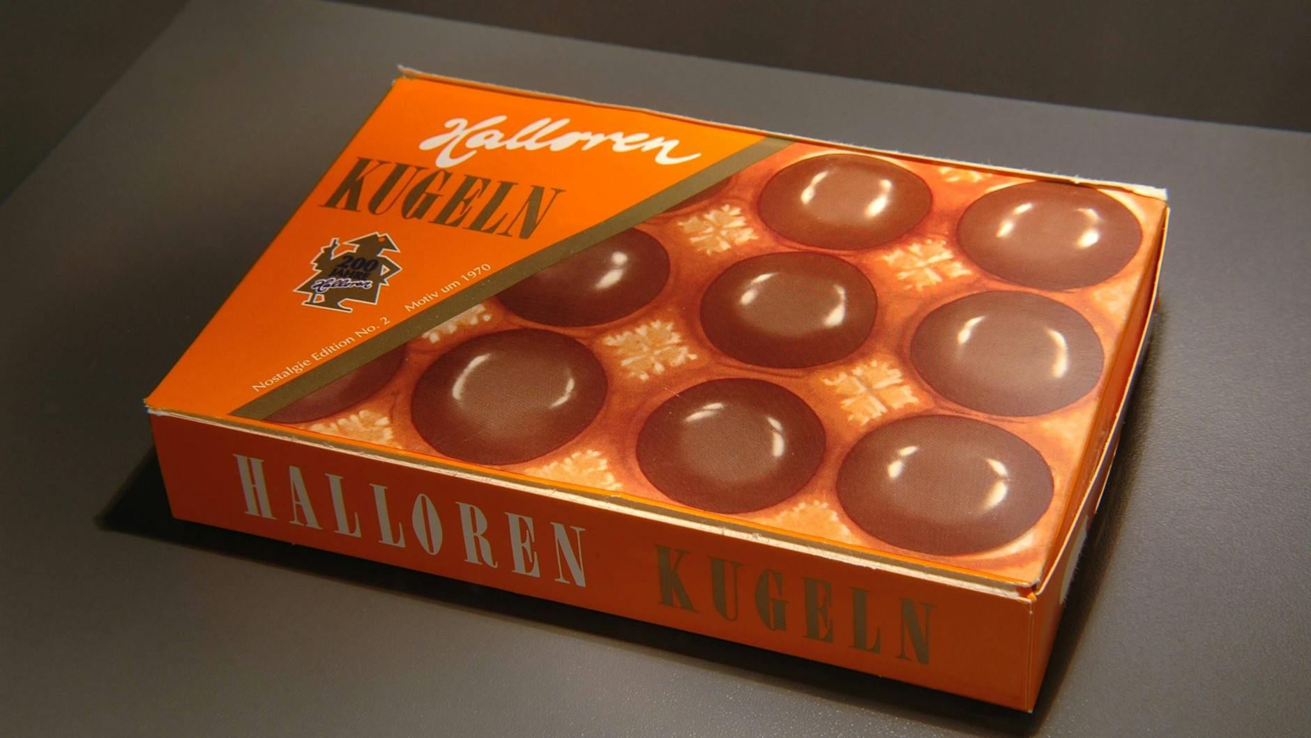 Halloren-Kugeln werden seit 1952 in der ältesten Schokoladenfabrik Deutschlands in Halle (Saale) produziert.