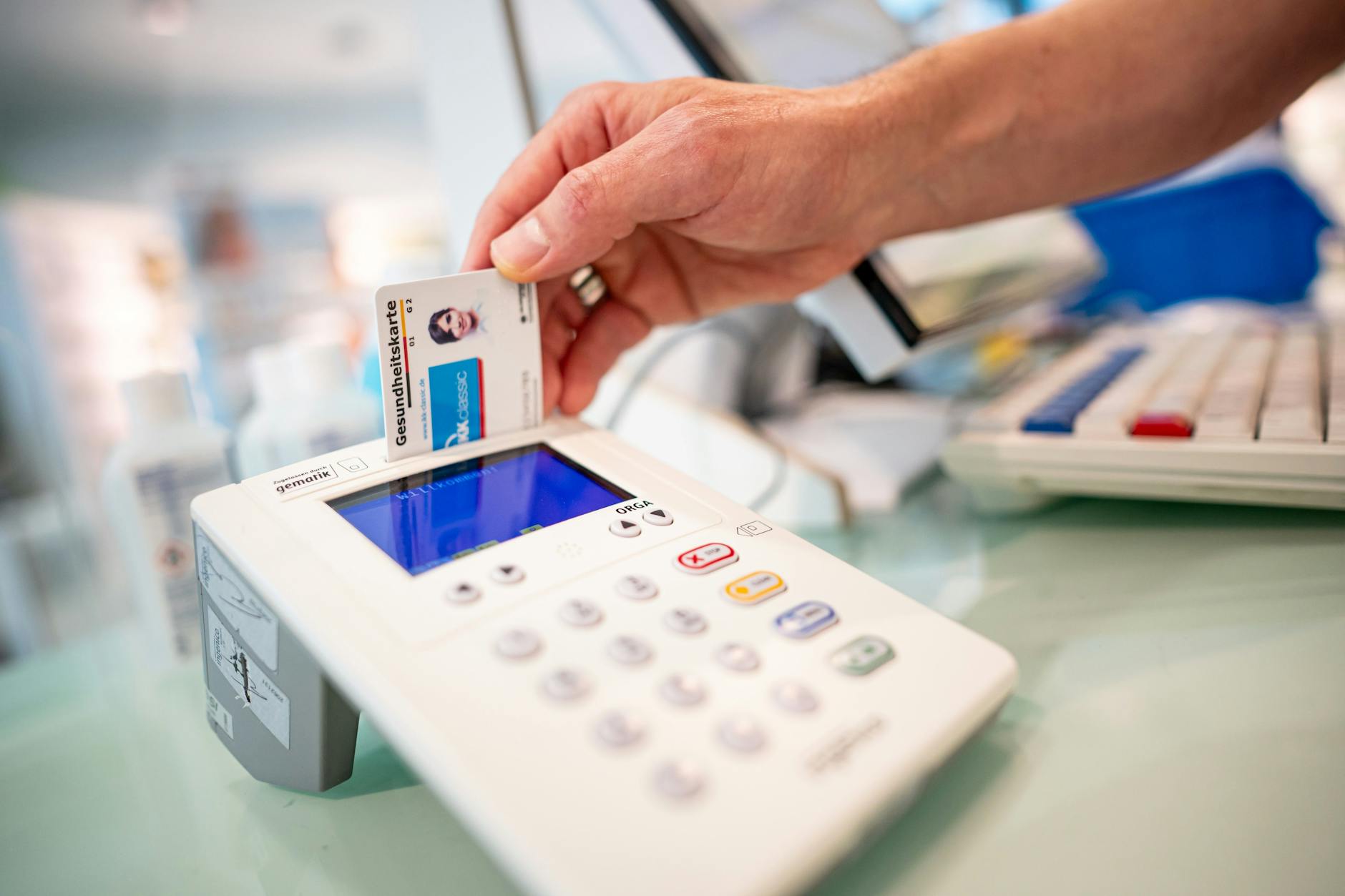 Die gesetzlichen Krankenkassen können in den kommenden Tagen ihre Zusatzbeiträge deutlich erhöhen. Ein Wechsel könnte sich dann umso mehr lohnen.