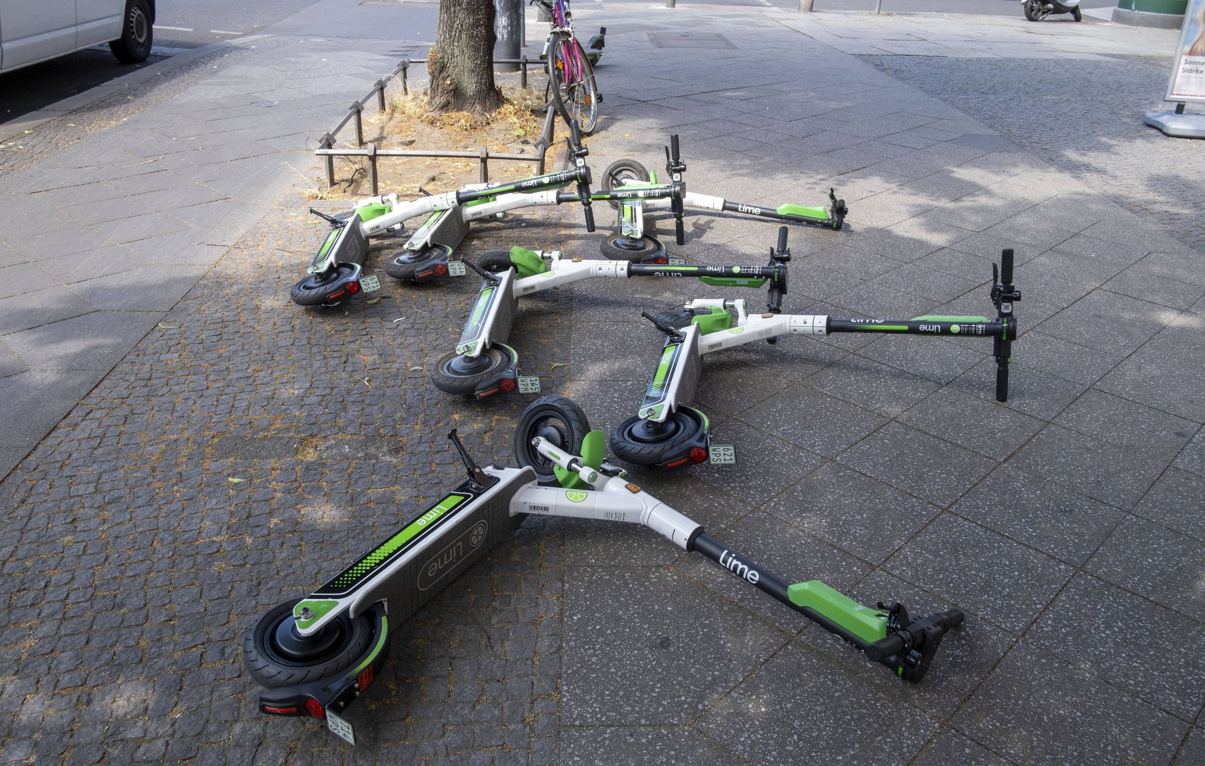 Falschparker, Rollerfahrer und Klima-Kleber: Berlins neue Gebührenverordnung