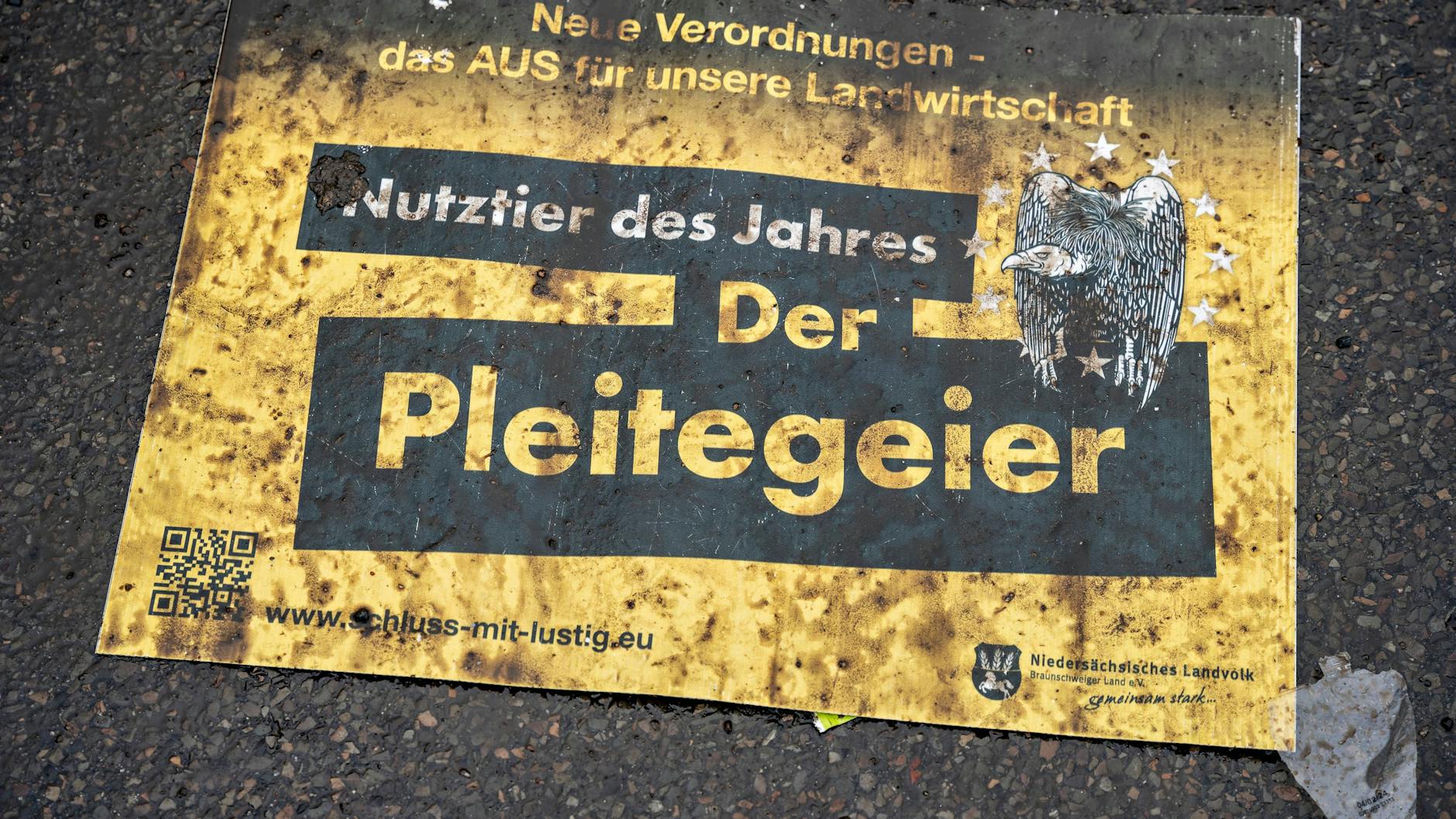 Der Pleitegeier hält Berlin am Boden.