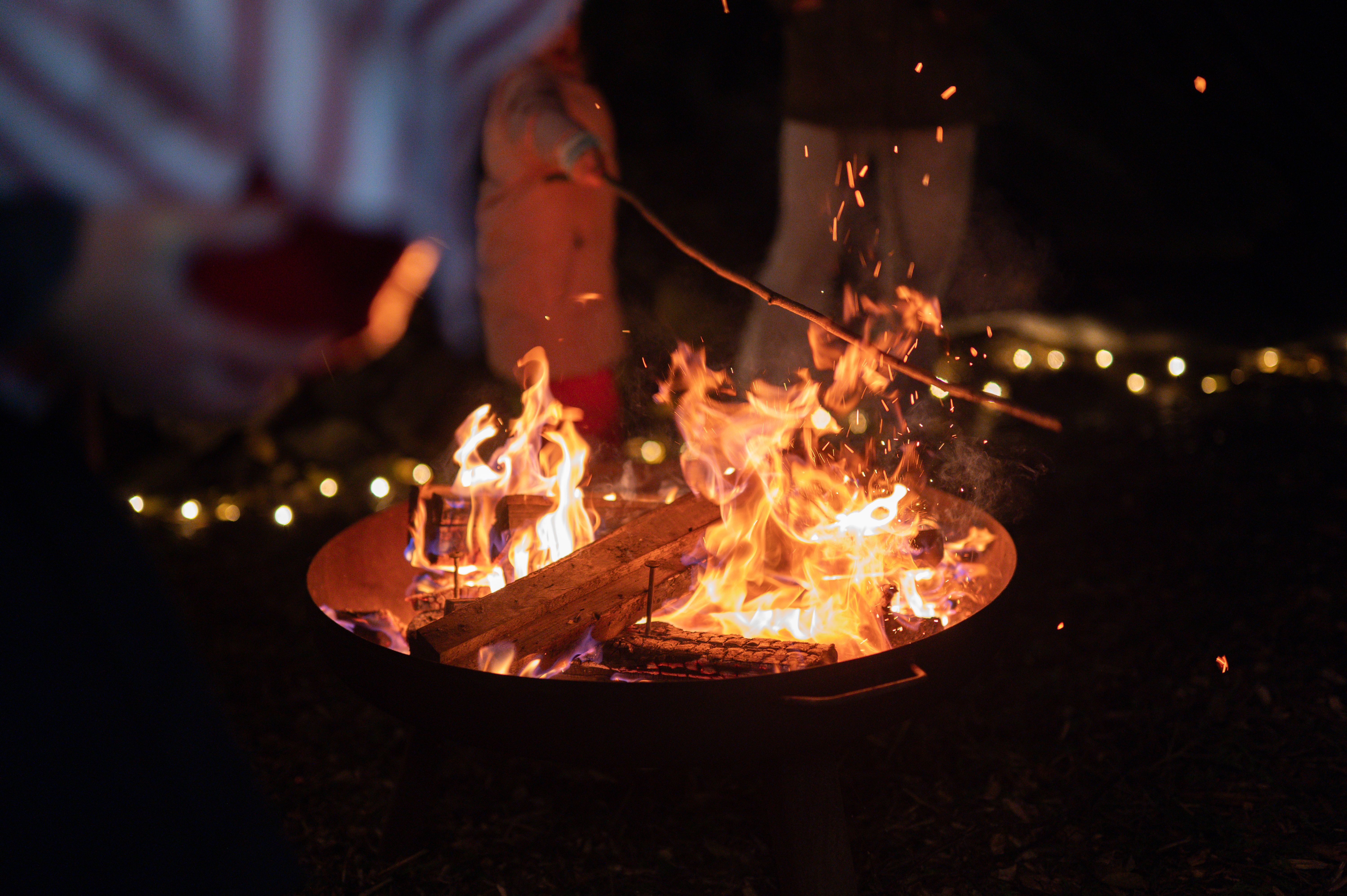 Image - Spandau: Weihnachtliches Upcycling am Lagerfeuer