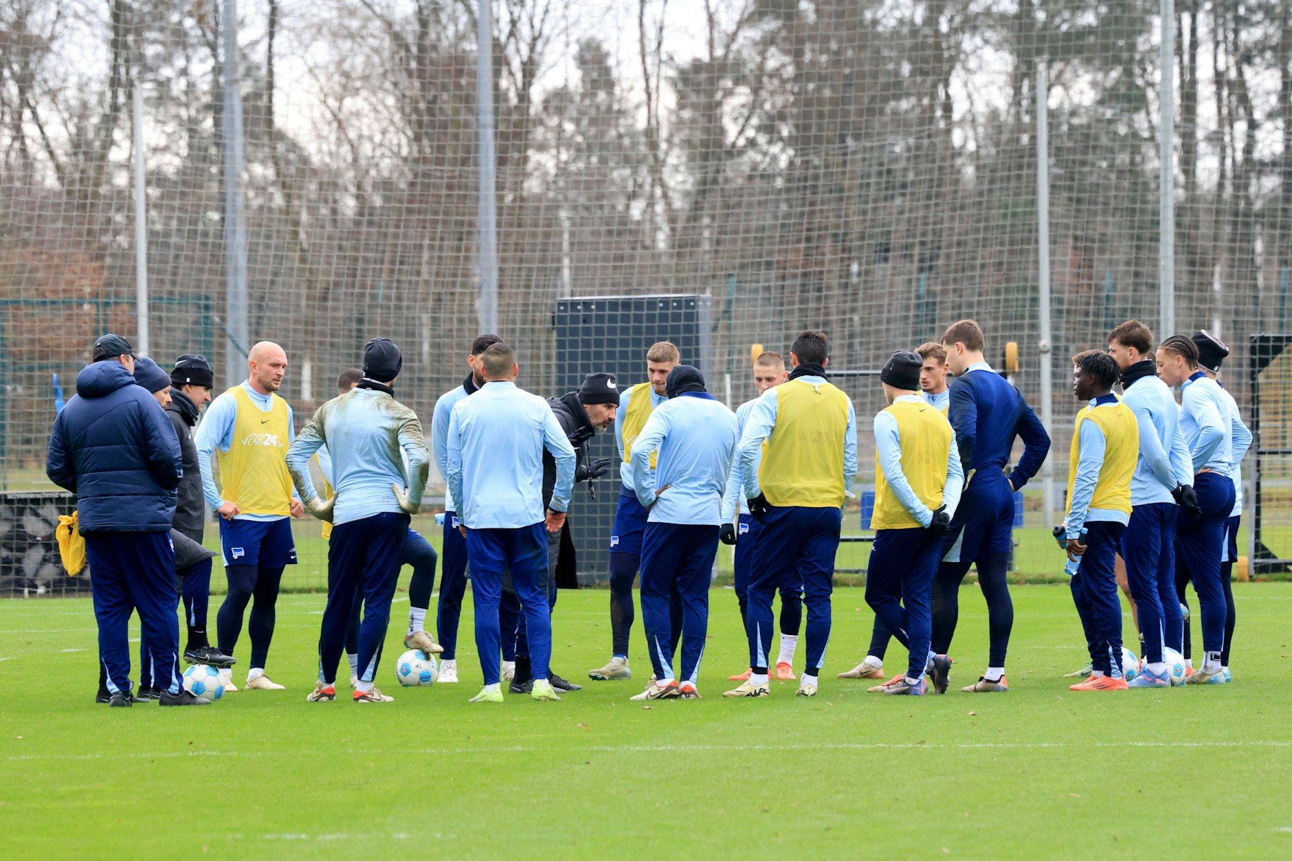 Hertha-Trainer Cristian Fiel (44) startet in die Woche vor dem Hannover-Spiel mit einer Ansprache an seine Problem-Profis.