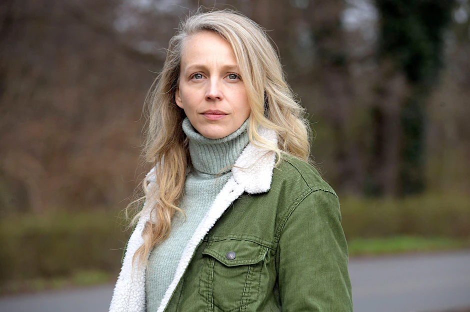 Petra Schmidt-Schaller wurde in Magdeburg geboren und wuchs in Ost-Berlin auf.