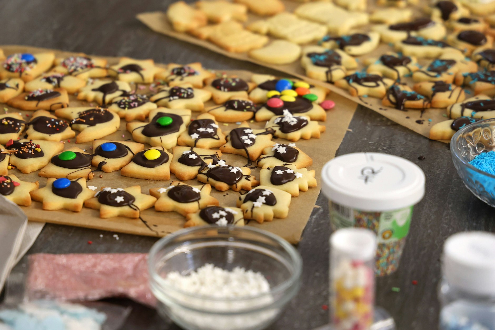 Die Weihnachtsplätzchen nach Omas Rezept sind nicht nur unglaublich lecker, sondern auch im Handumdrehen fertig.