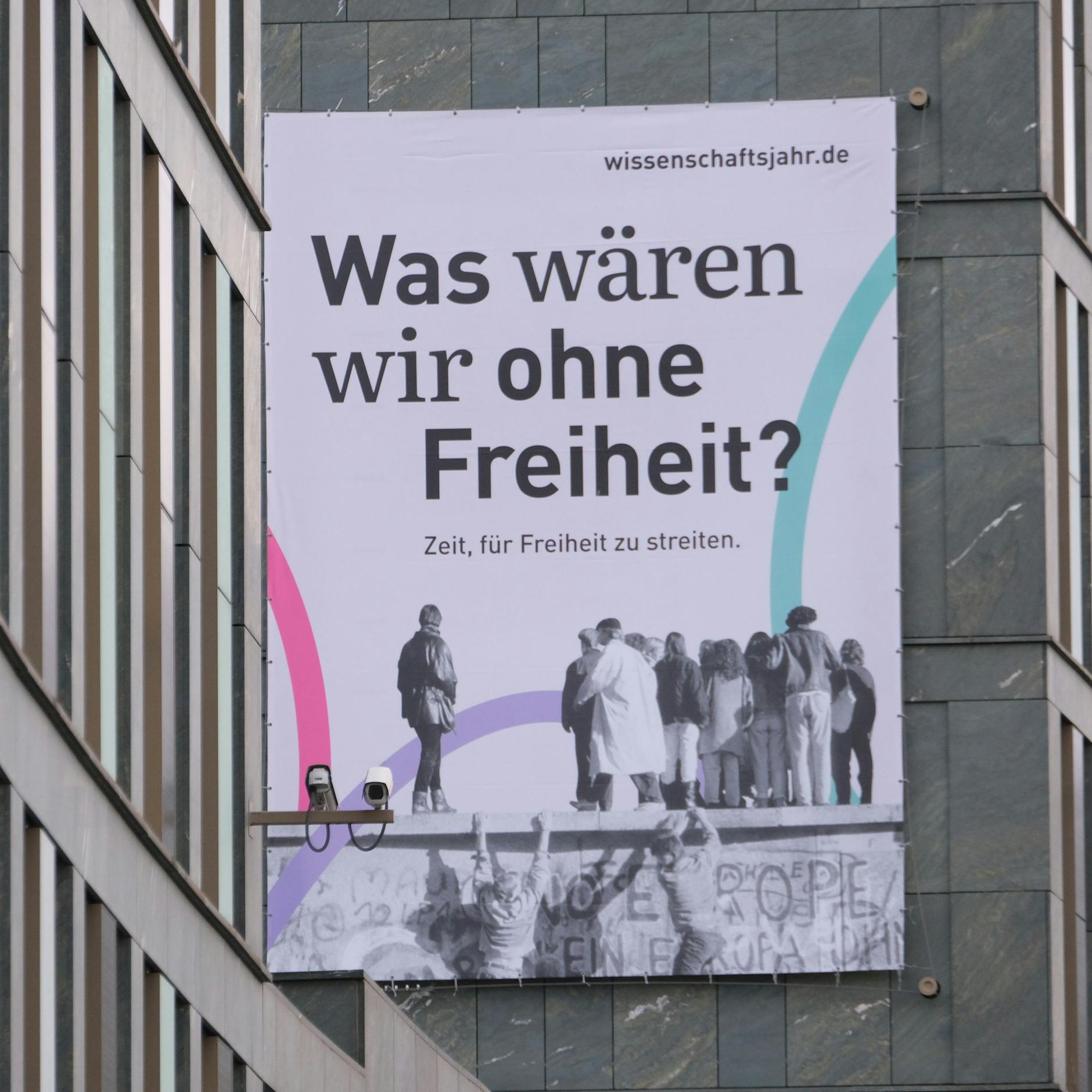 Image - DDR-Geschichtsverfälschung: Ministerium feiert Wessis als Maueröffner