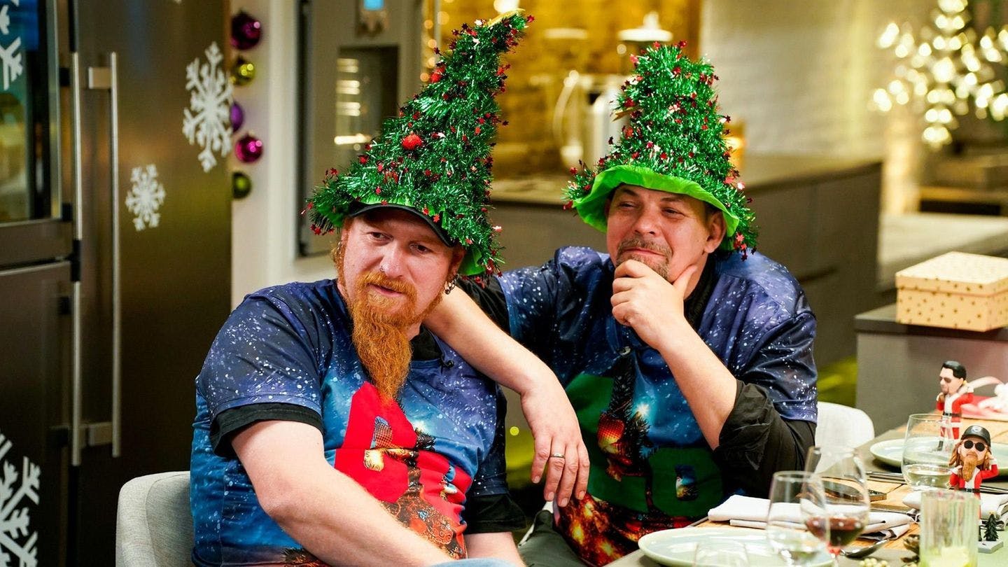 Tim Mälzer (r.) und Lucki Maurer in Weihnachtsstimmung.