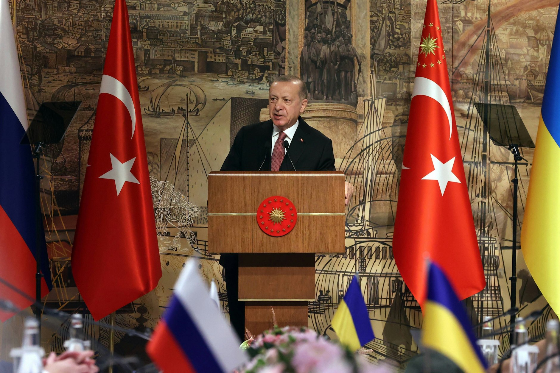 Der türkische Präsident Recep Tayyip Erdogan eröffnete Ende März 2022 die russisch-ukrainischen Friedensgespräche in Istanbul. Wenige Tage später wurden die Verhandlungen beendet.