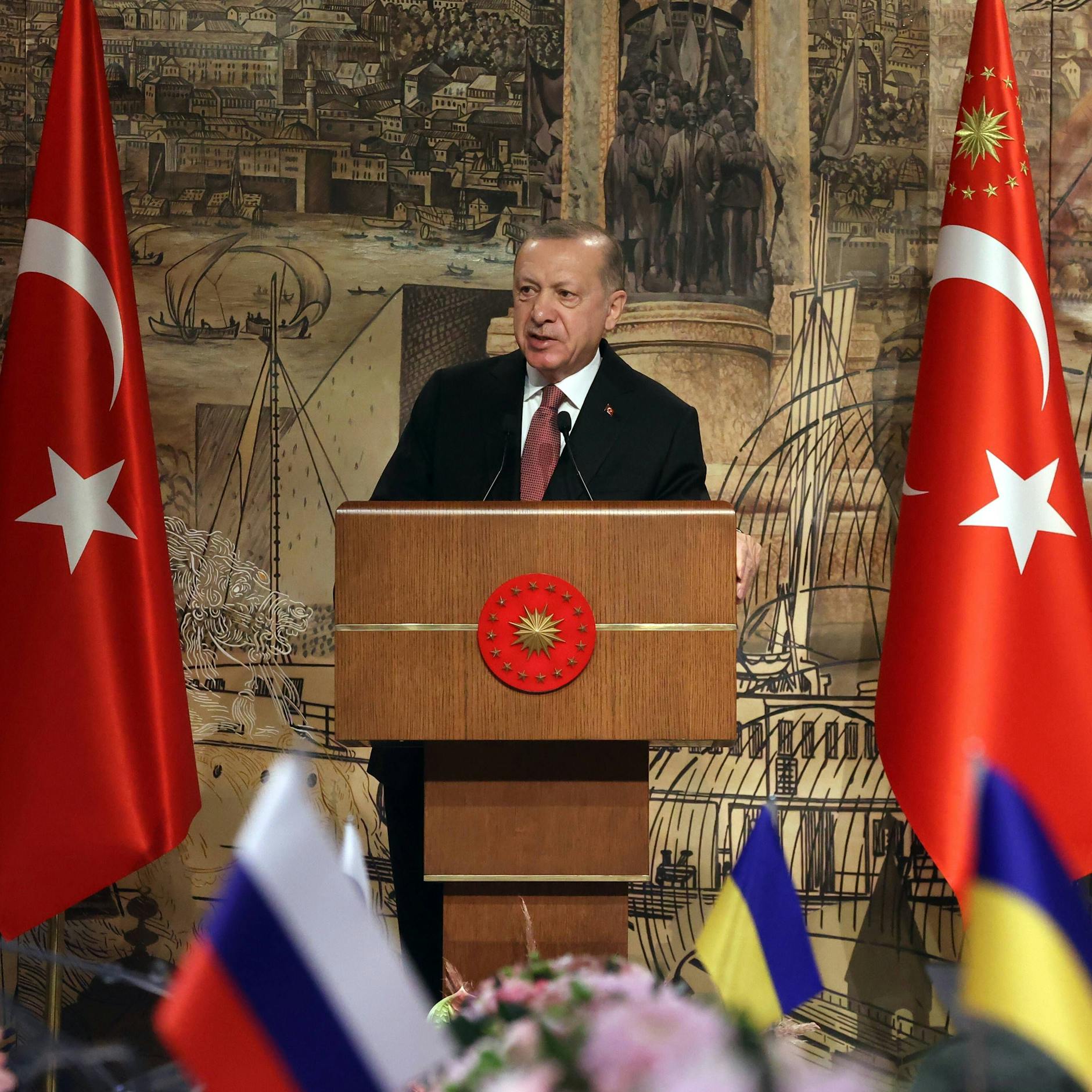 Image - Schweizer Ex-Botschafter zum Ukrainekrieg: USA schuld an Abbruch der Istanbul-Verhandlungen