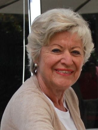 Elke Zwicker, gebürtig aus Braunschweig, verbrachte den größten Teil ihres Lebens in der Schweiz.