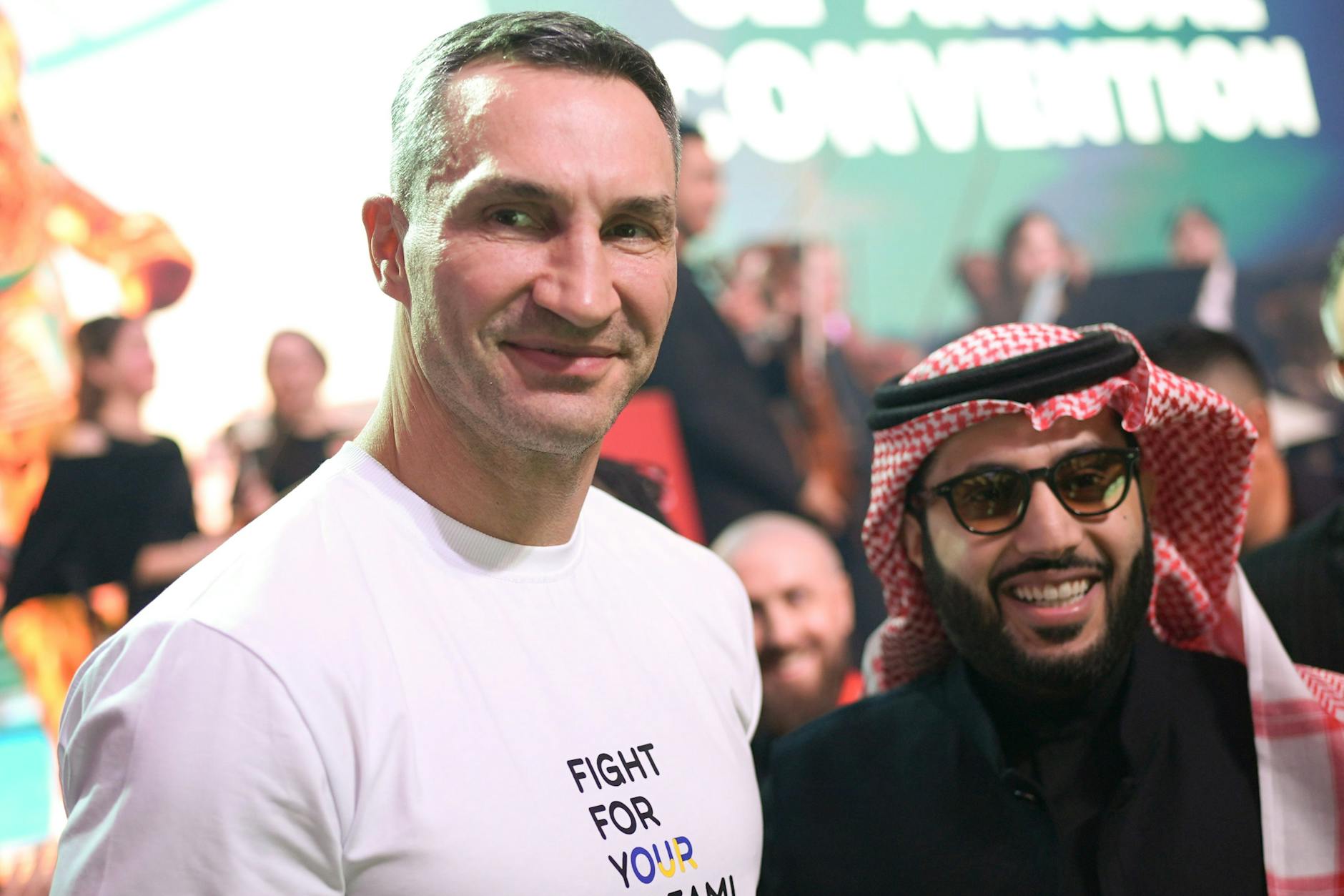 Treffpunkt Hamburg, Hotel Grand Elysée: Wladimir Klitschko und der saudi-arabische Marketing-Mann Turki Al-Sheikh.