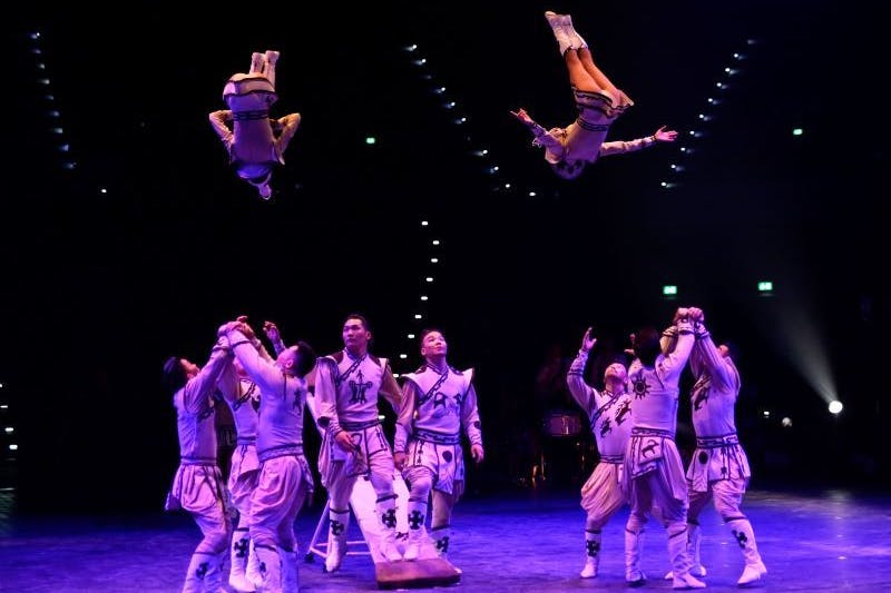 <strong></strong>Mongolian Circus - In bis zu 8 Metern Höhe entsteht eine einzigartige Menschensäule, die weltweit ihresgleichen sucht.