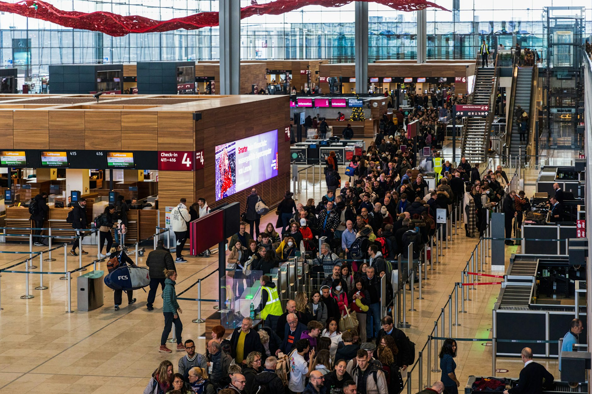 BER Flughafen:&nbsp;Über Weihnachten und Neujahr rechnet der Hauptstadtflughafen mit rund einer Million Passagieren. Die meisten zieht es in wärmere Gebiete.<br> (Archivbild 2022)