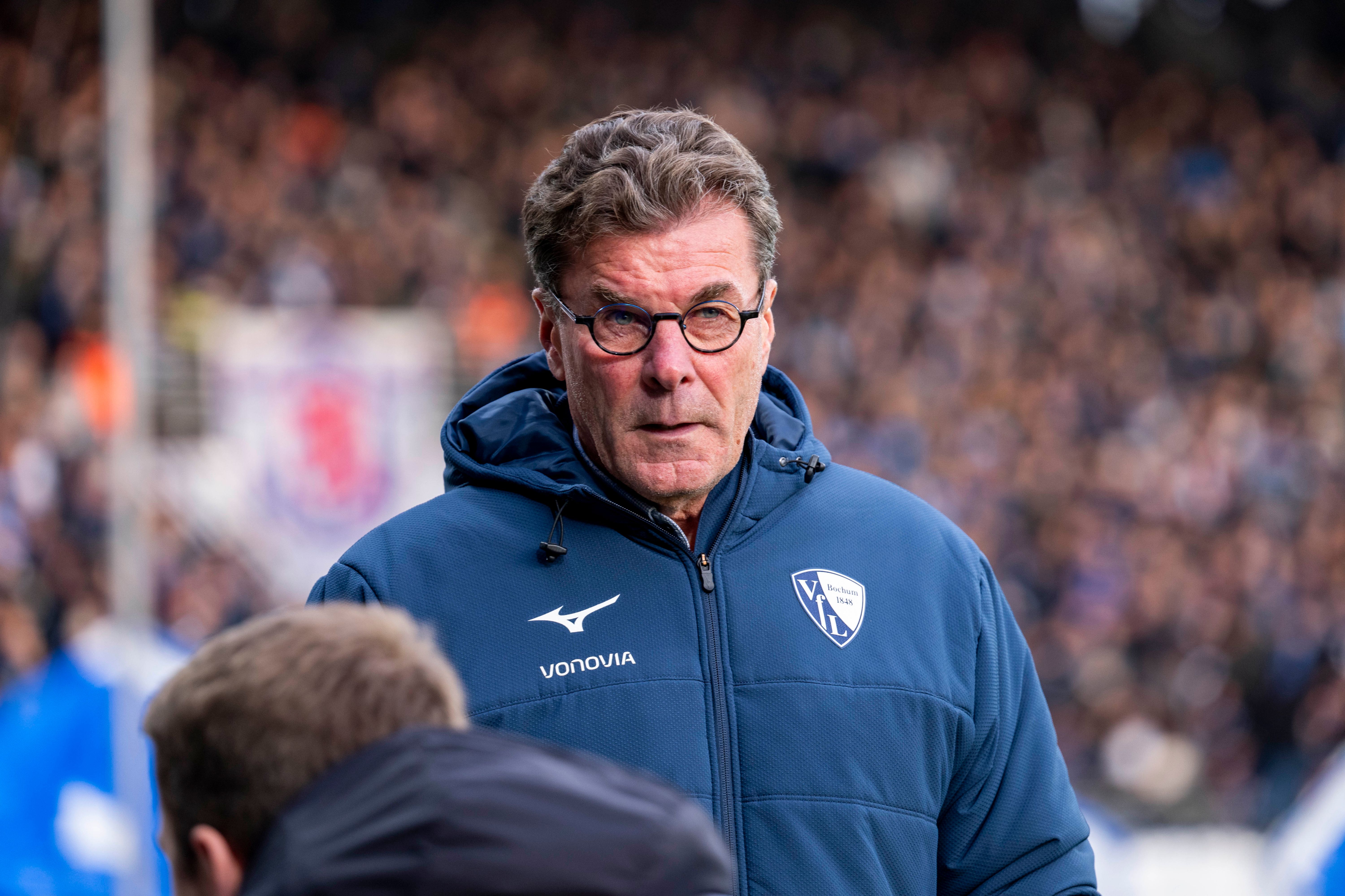 Nach Feuerzeugwurf-Skandal bei Union: Bochum-Trainer Dieter Hecking äußert sich