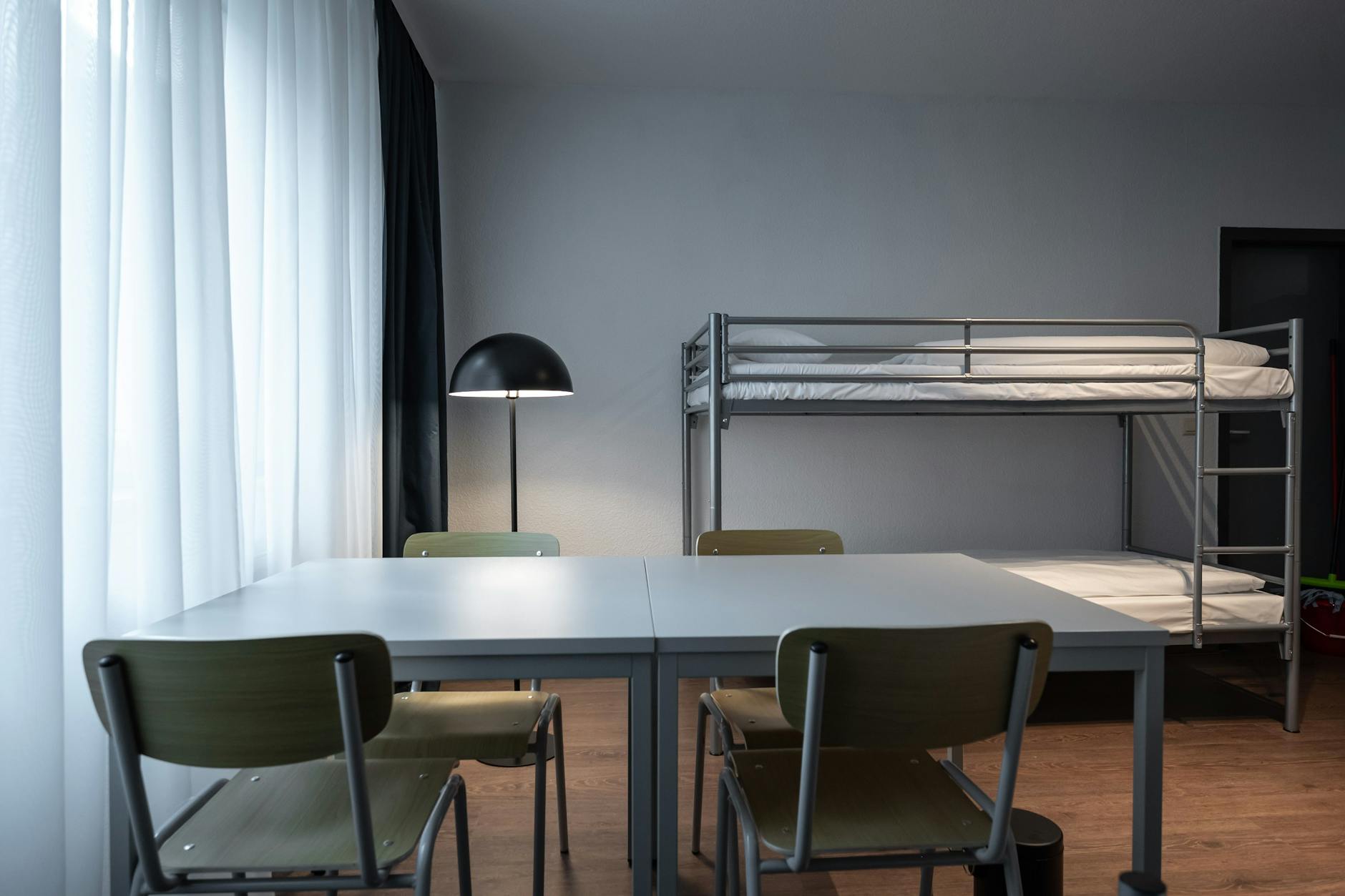 So sieht das Flüchtlingshotel an der Landsberger Allee in Lichtenberg von innen aus.