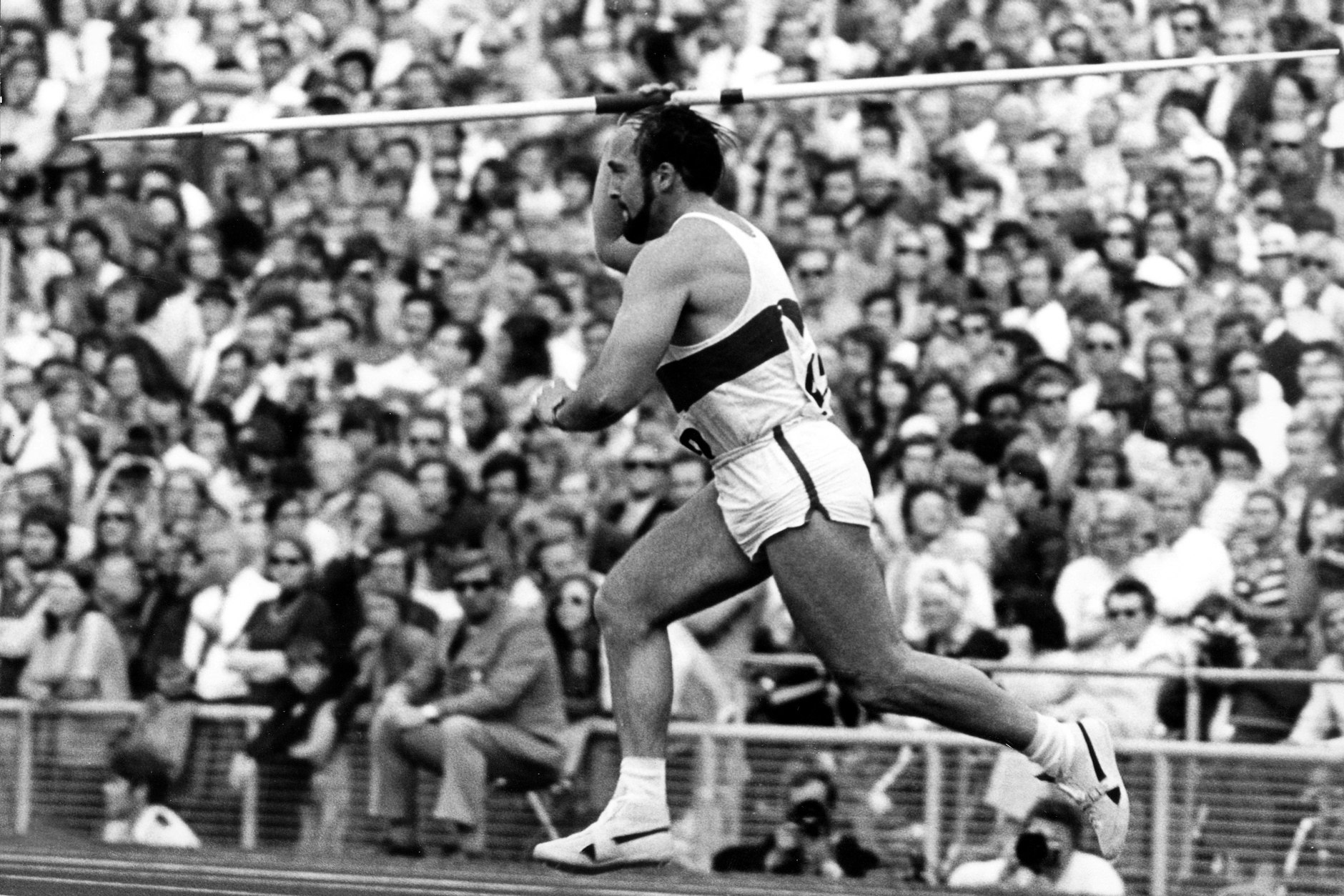 Speerwerfer Klaus Wolfermann bei den Olympischen Sommerspielen im Münchner Olympiastadion.