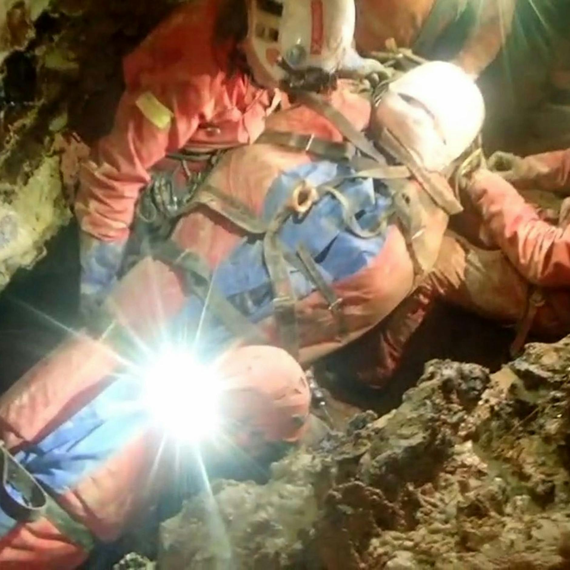 Forscherin nach fünf Tagen schwer verletzt aus Riesen-Höhle gerettet