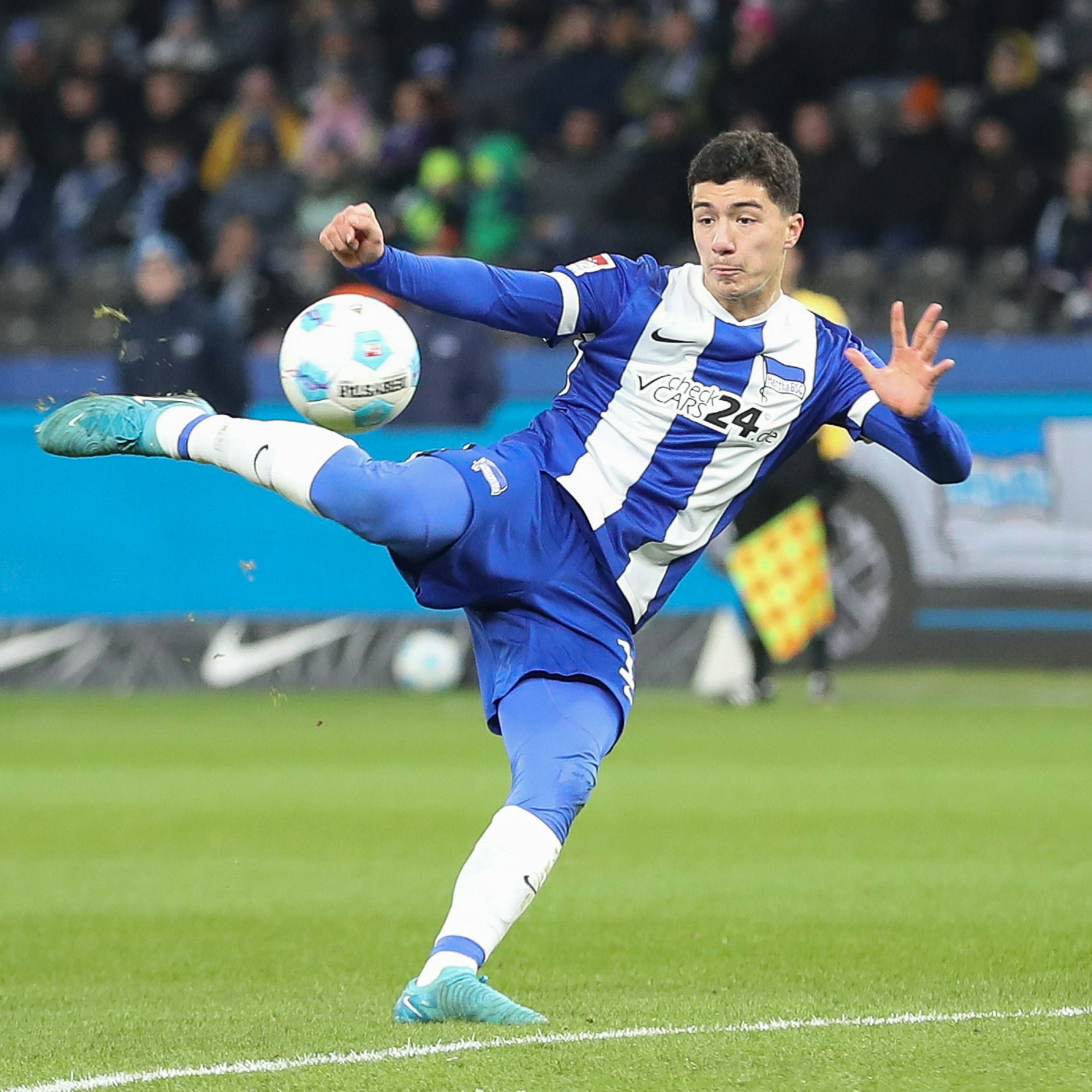 Ibo Maza ist Herthas Ausnahmespieler. In der Hinrunde traf er bereits fünfmal und bereitete vier Tore vor. Doch noch wichtiger. Er ist die Schaltstelle im blau-weißen Angriff.